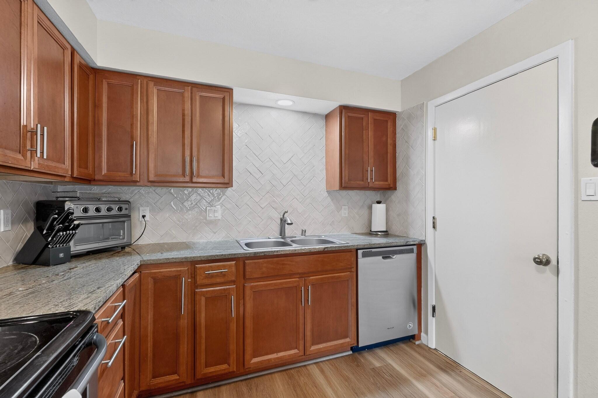 Photo 19 — 6063 Namath Avenue NW