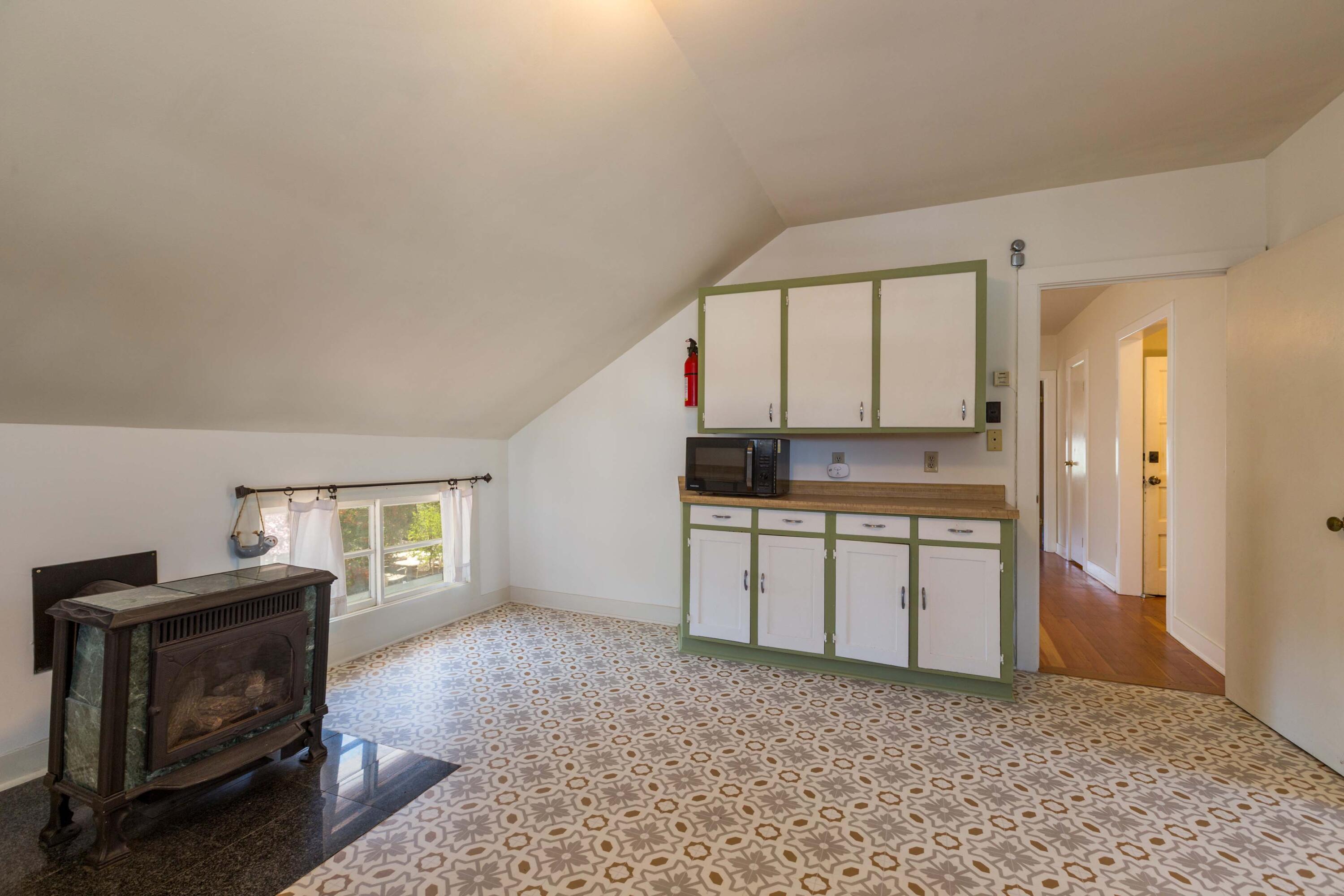 Photo 8 — 1119 Tijeras Avenue NW
