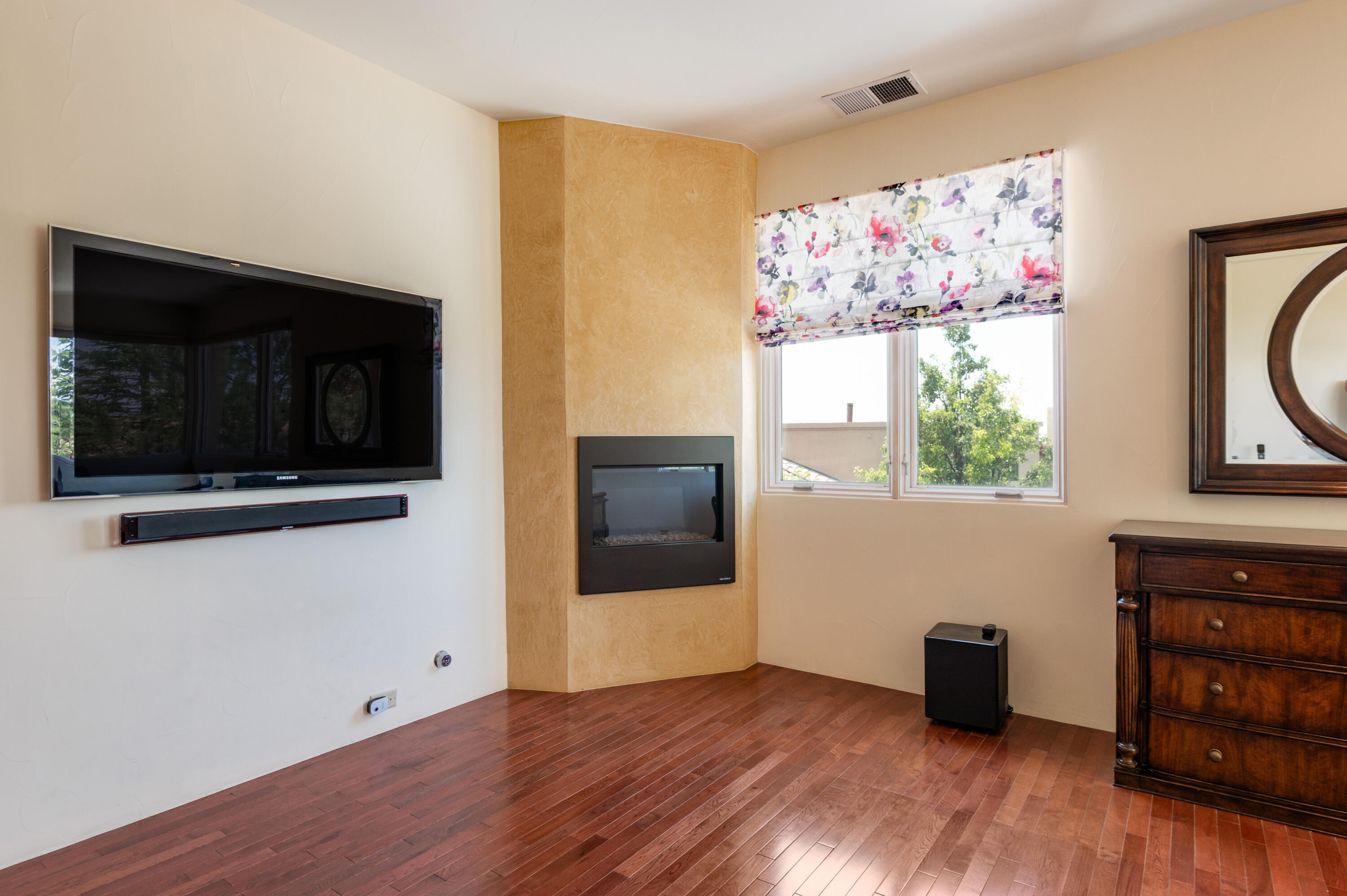 Photo 13 — 8808 Primrose Court NE