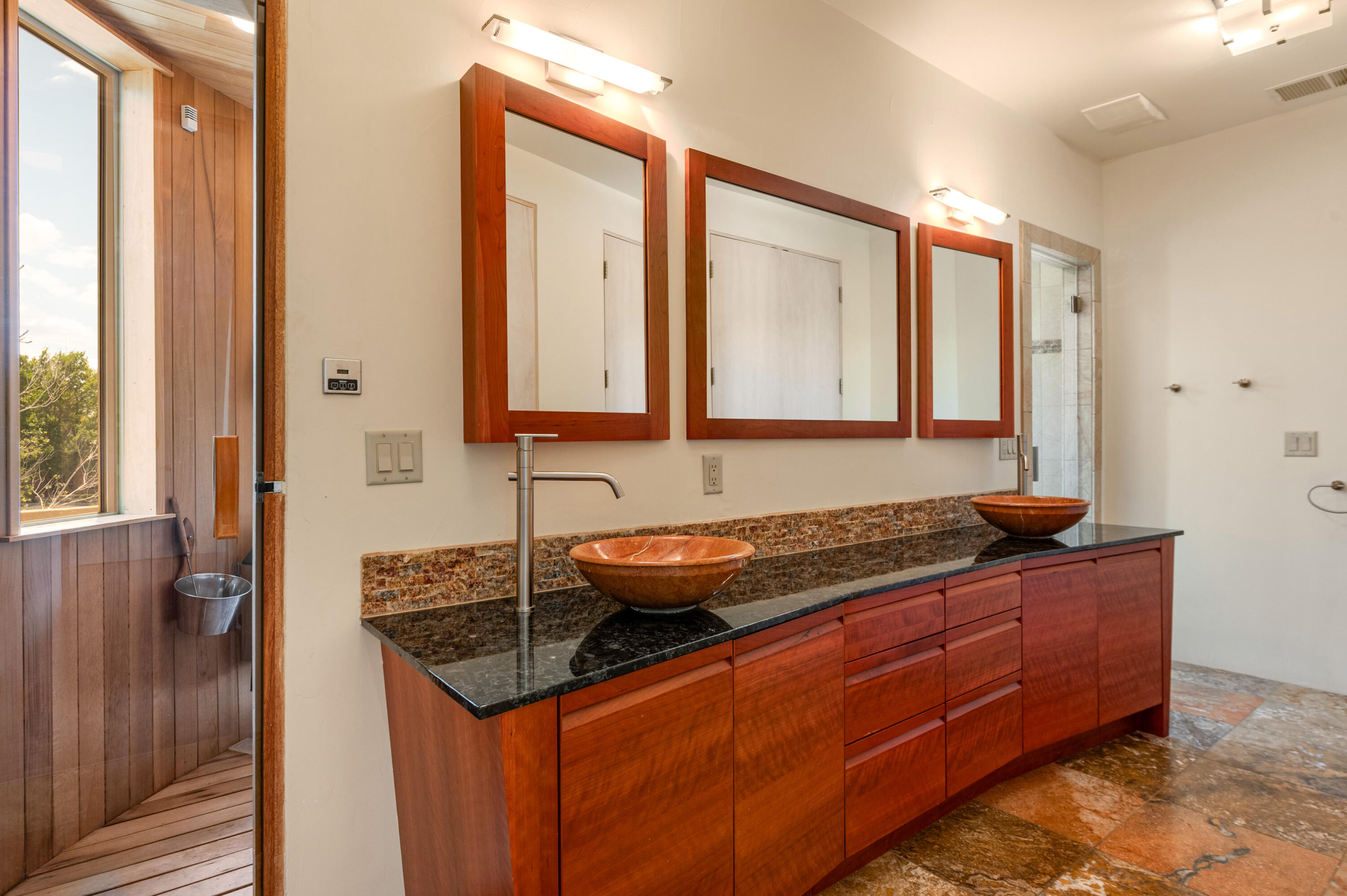 Photo 14 — 8808 Primrose Court NE