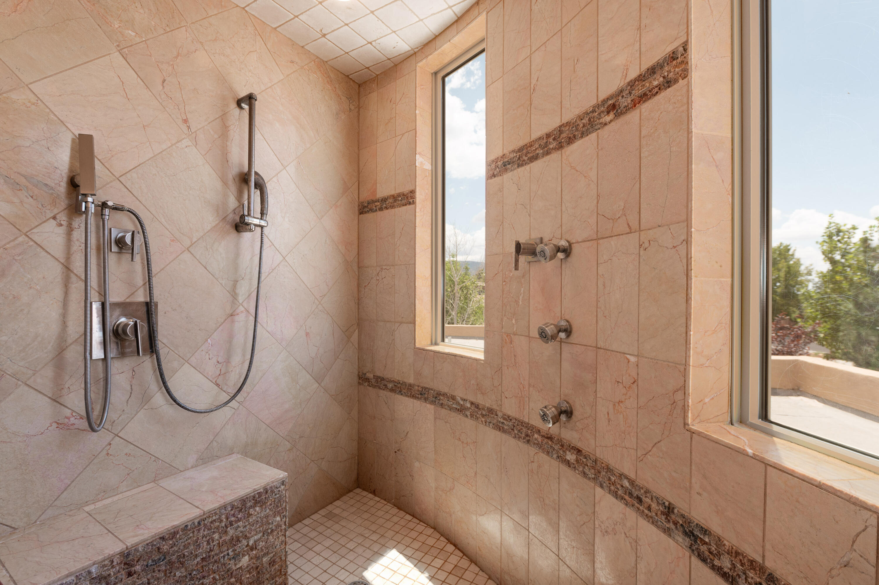 Photo 16 — 8808 Primrose Court NE