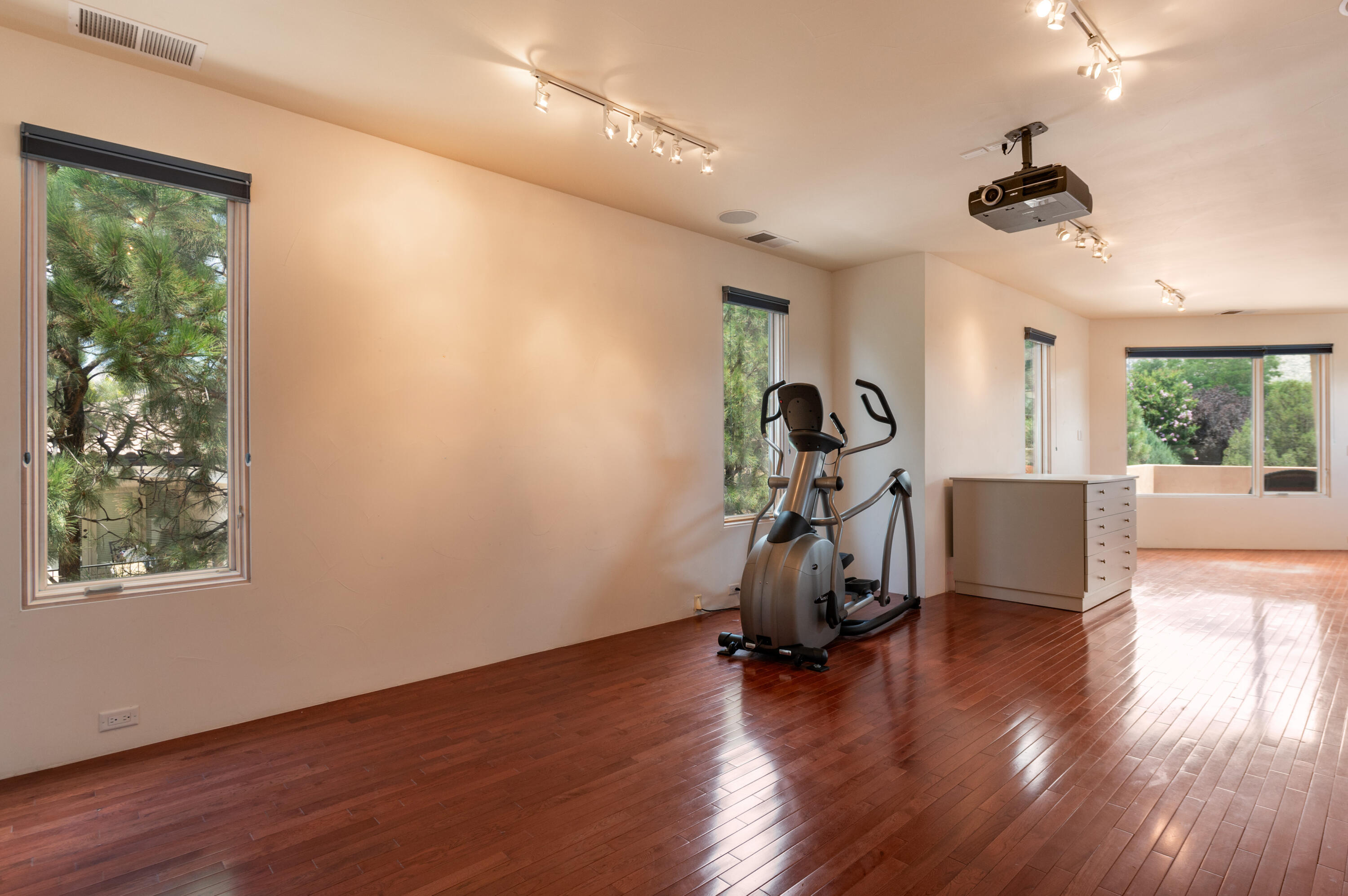 Photo 17 — 8808 Primrose Court NE