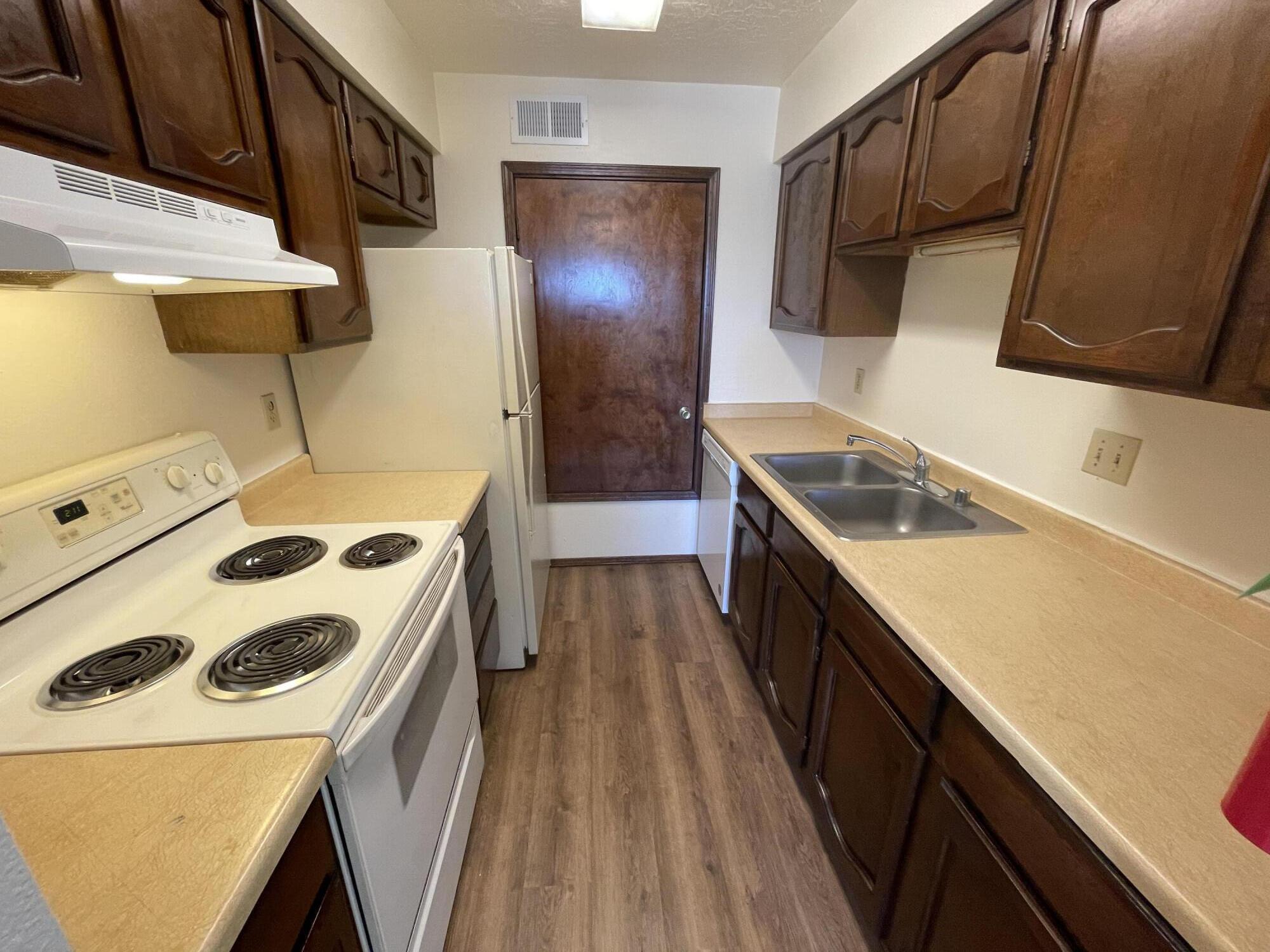 Photo 17 — 11320 Prospect Avenue NE D