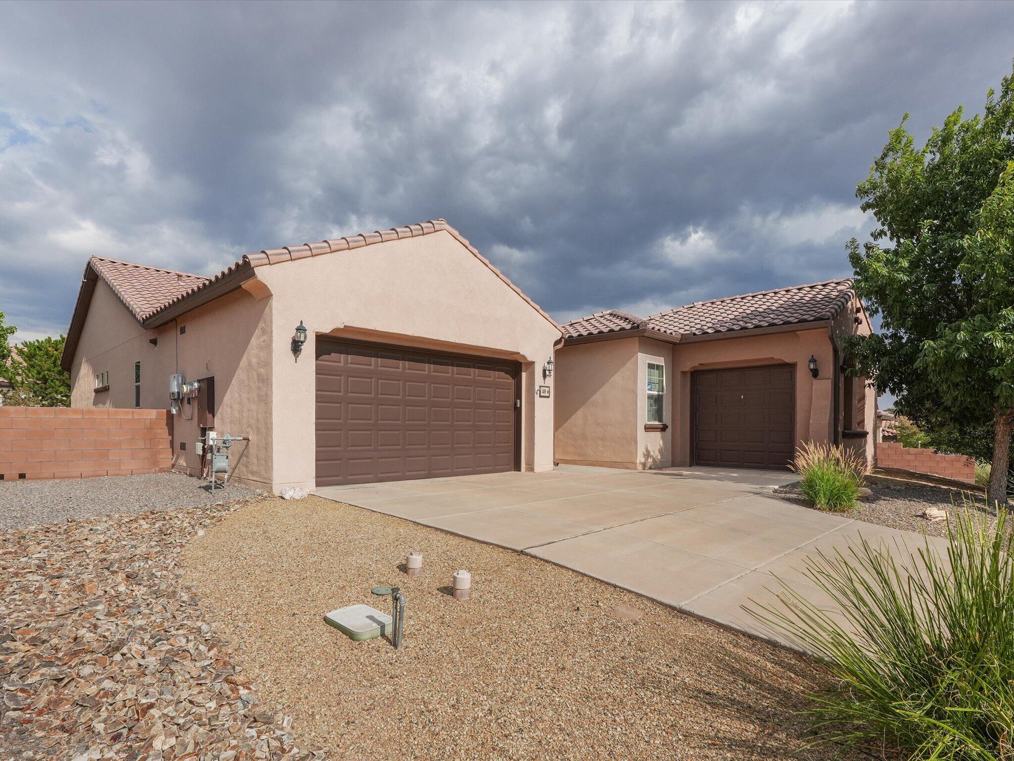 Photo 2 — 40 Vista Hermosa Place NE