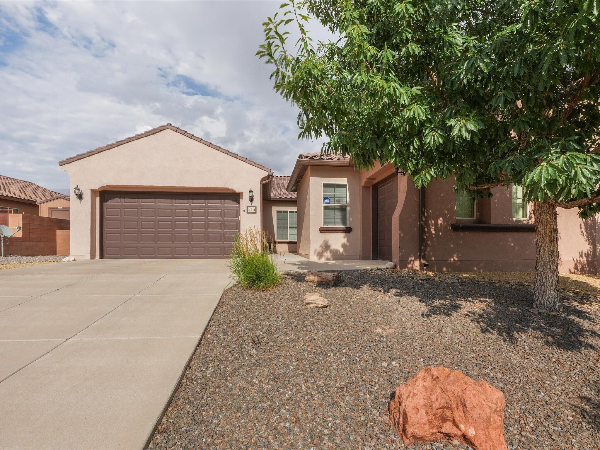 Photo 3 — 40 Vista Hermosa Place NE
