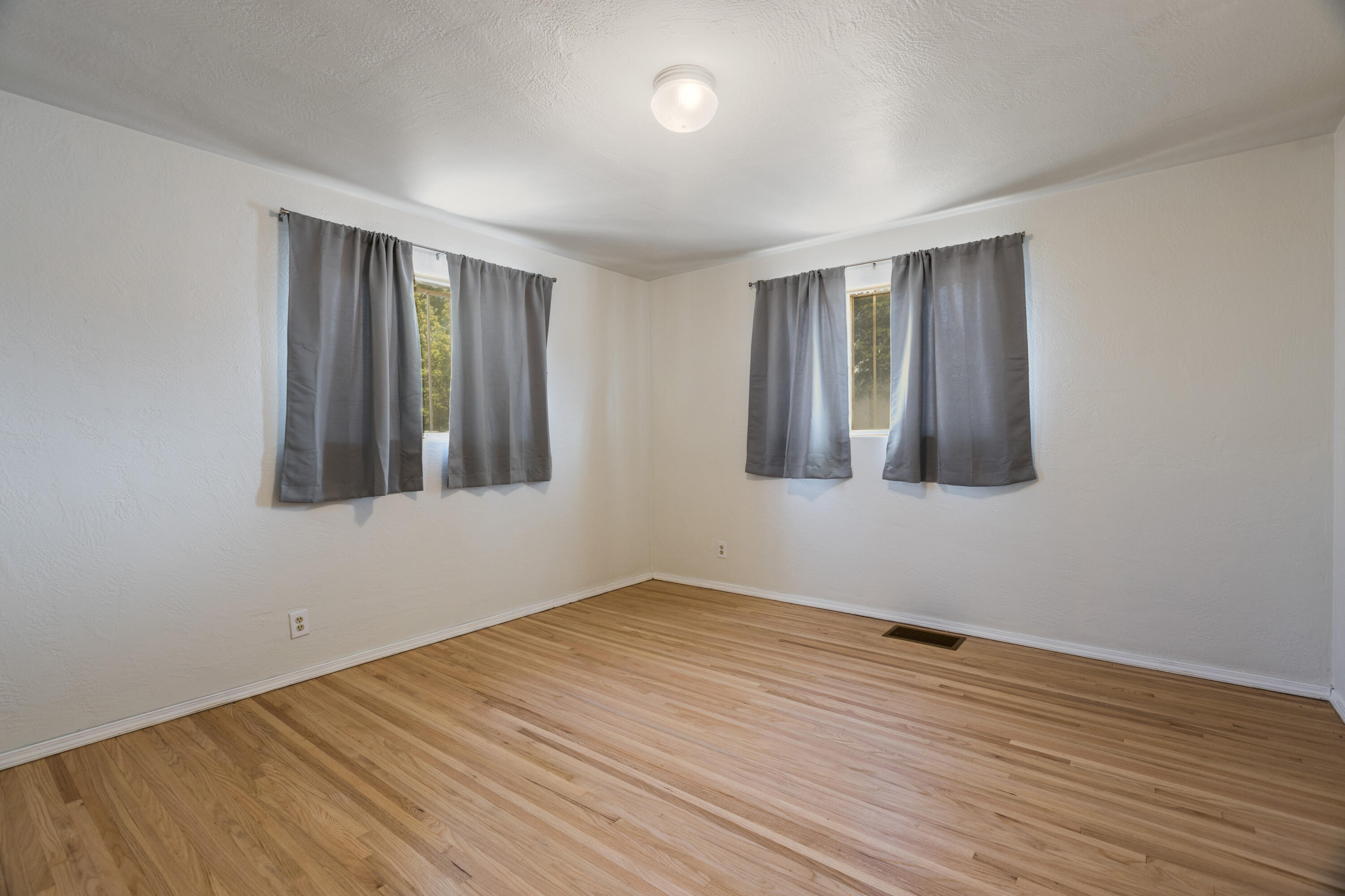 Photo 17 — 445 Graceland Drive SE