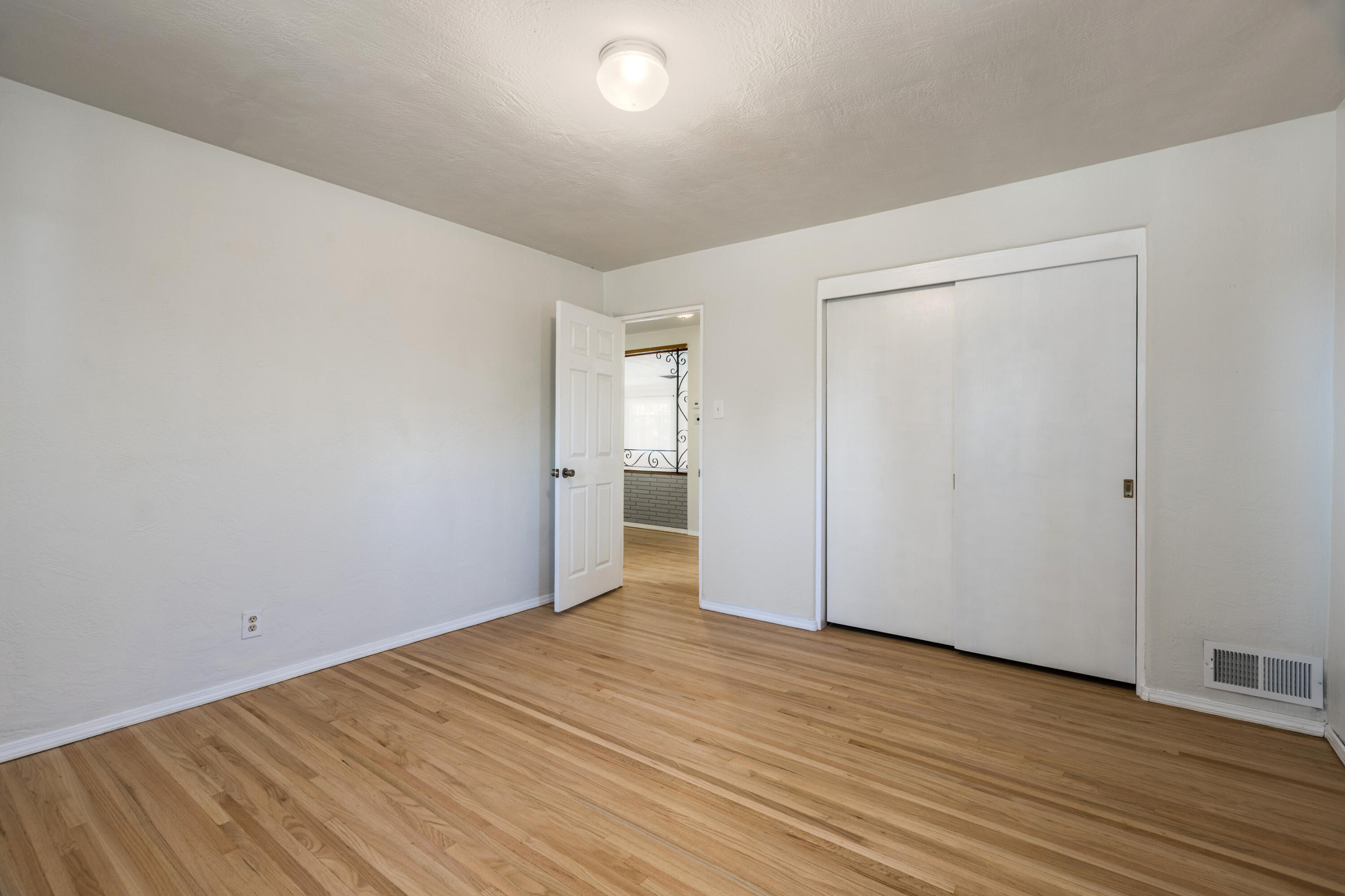 Photo 6 — 445 Graceland Drive SE
