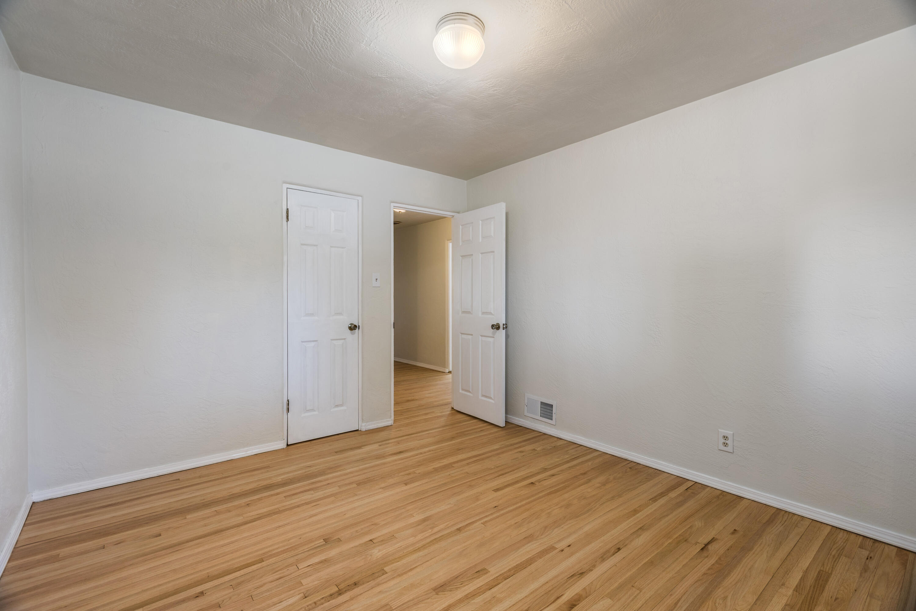 Photo 8 — 445 Graceland Drive SE