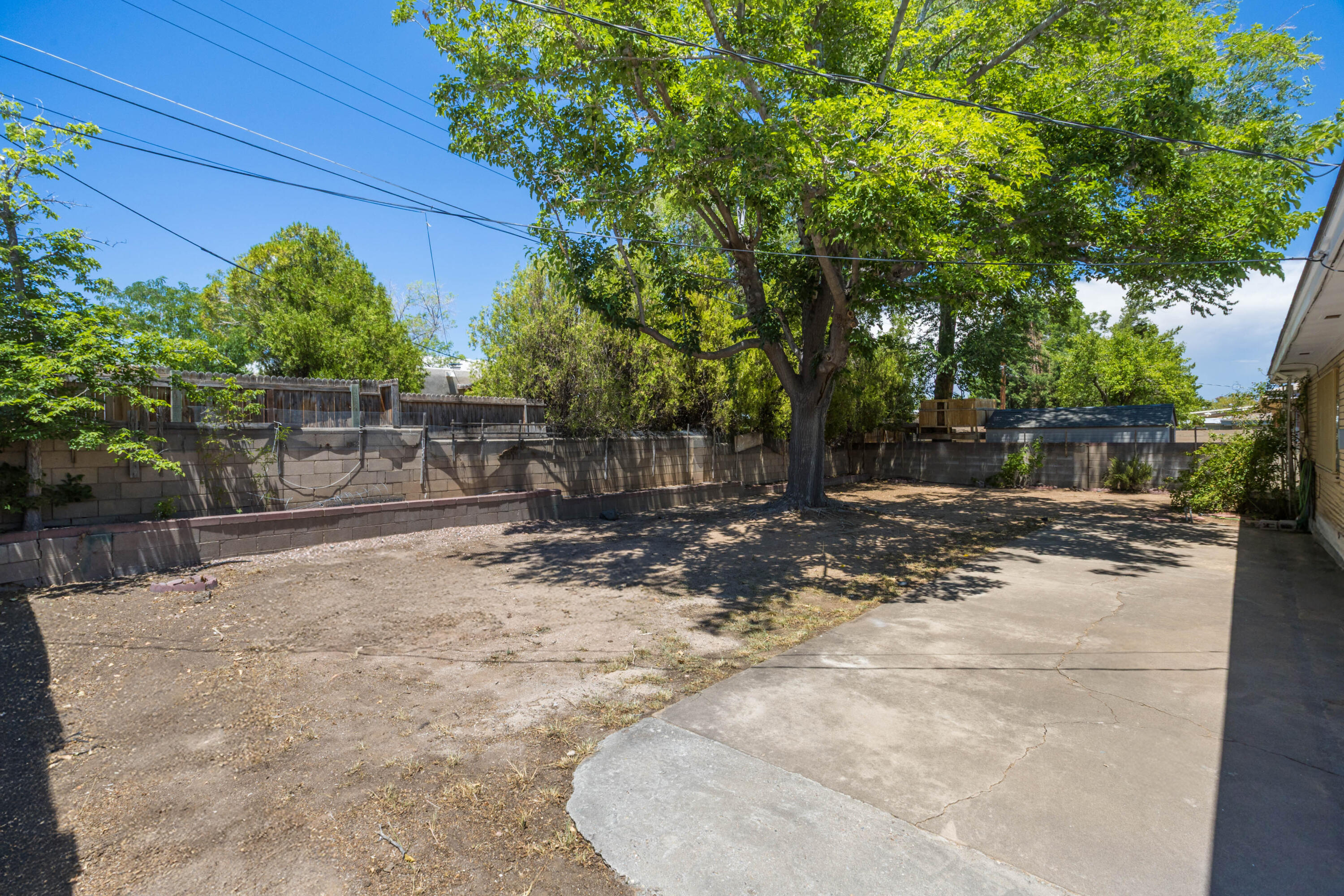 Photo 5 — 445 Graceland Drive SE