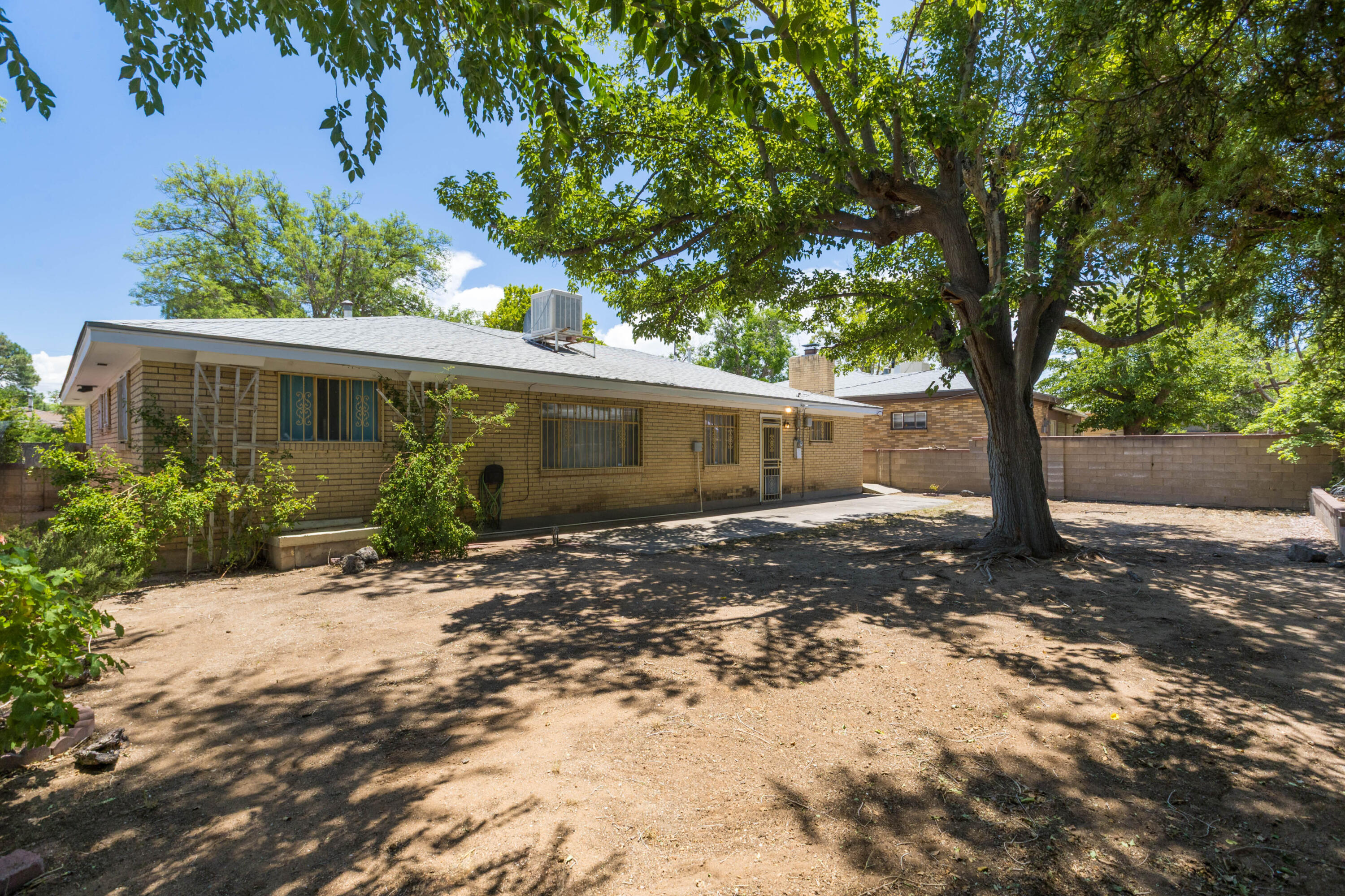 Photo 3 — 445 Graceland Drive SE