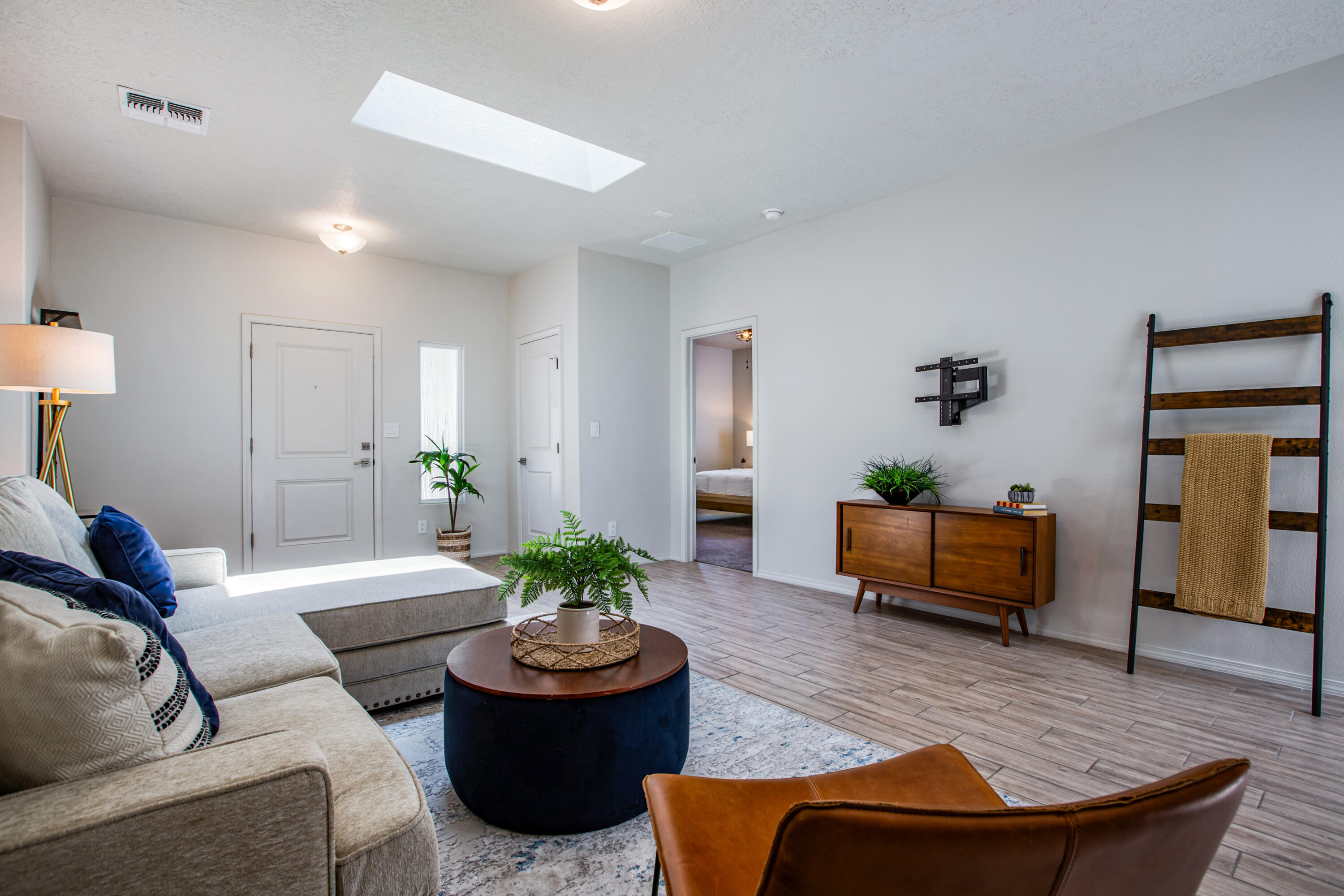 Photo 20 — 6129 Strand Loop SE