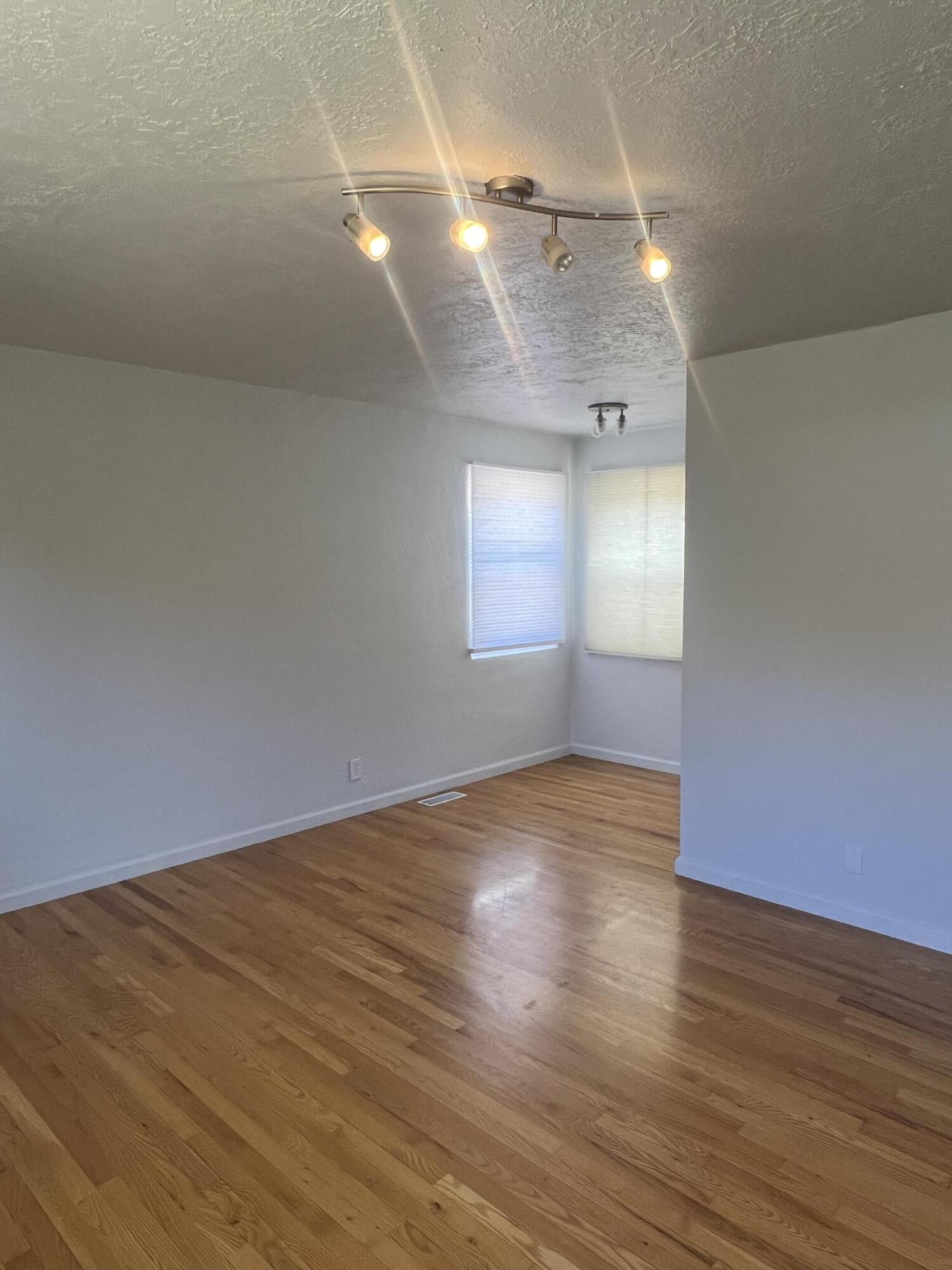 Photo 6 — 1020 Quincy Street SE