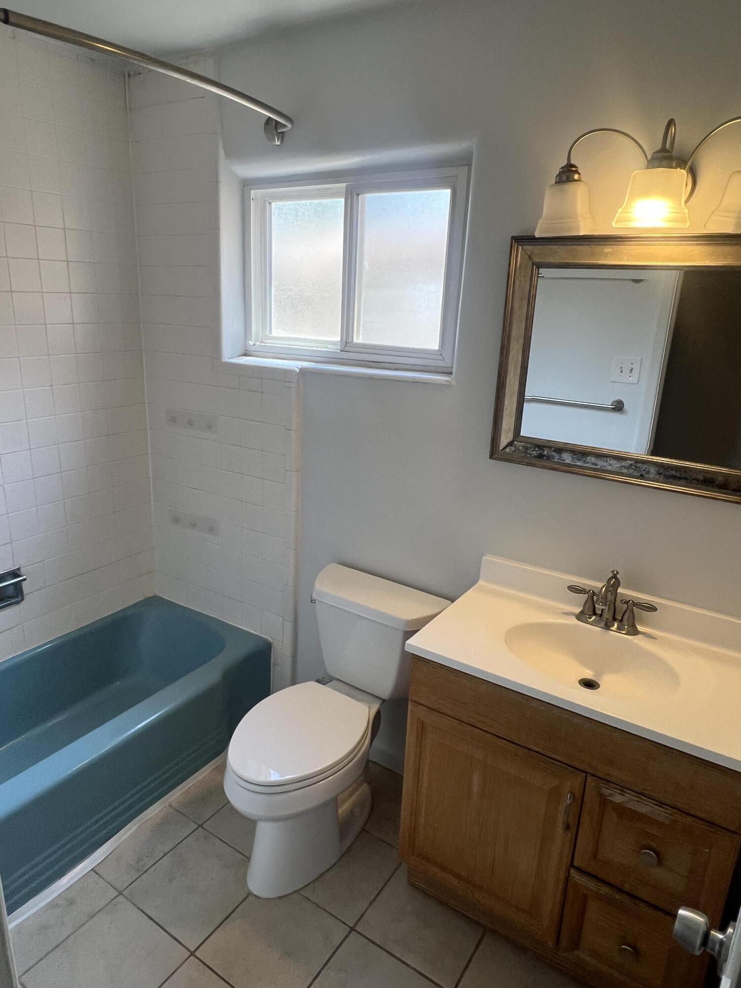 Photo 8 — 1020 Quincy Street SE