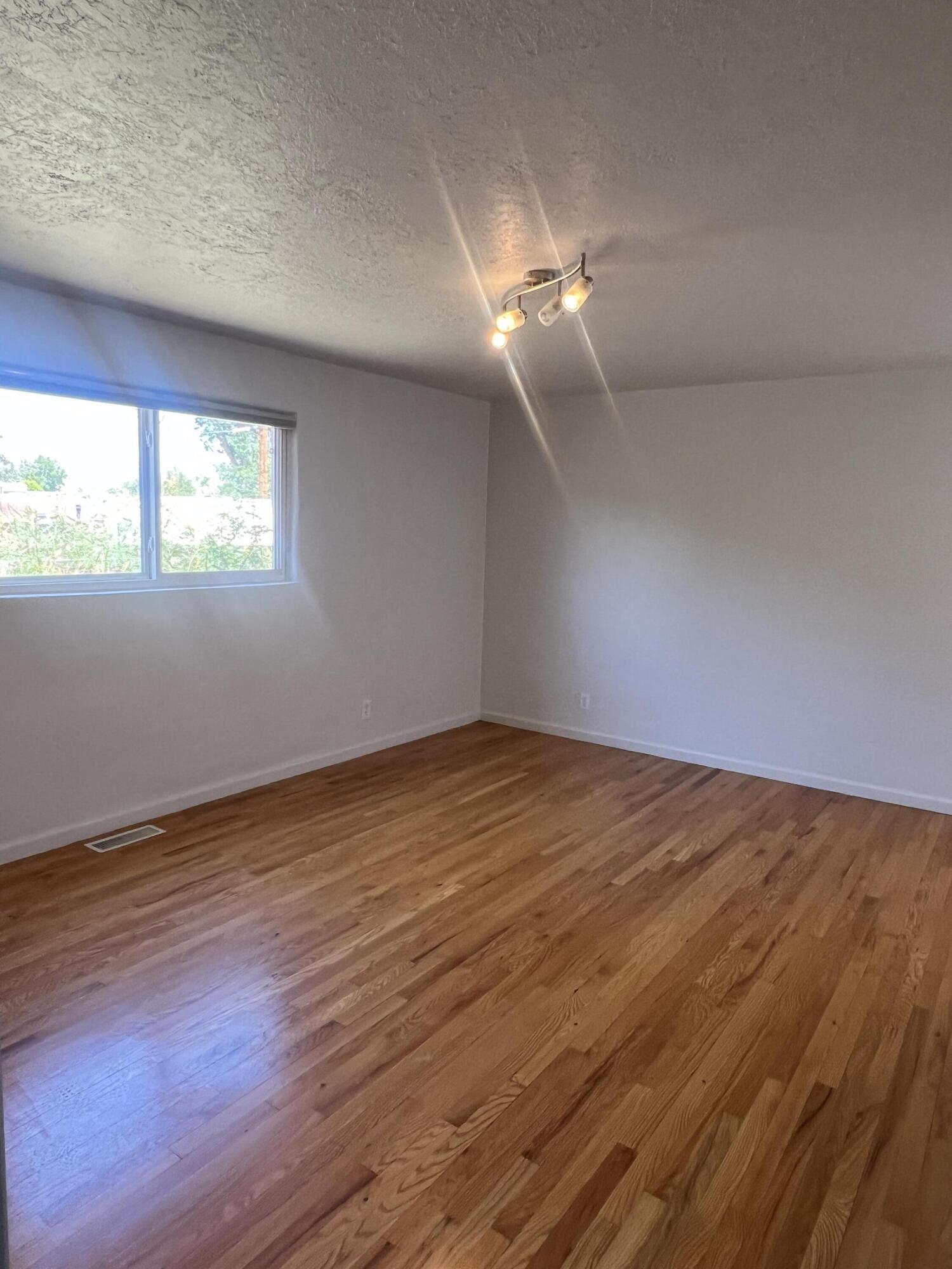 Photo 7 — 1020 Quincy Street SE