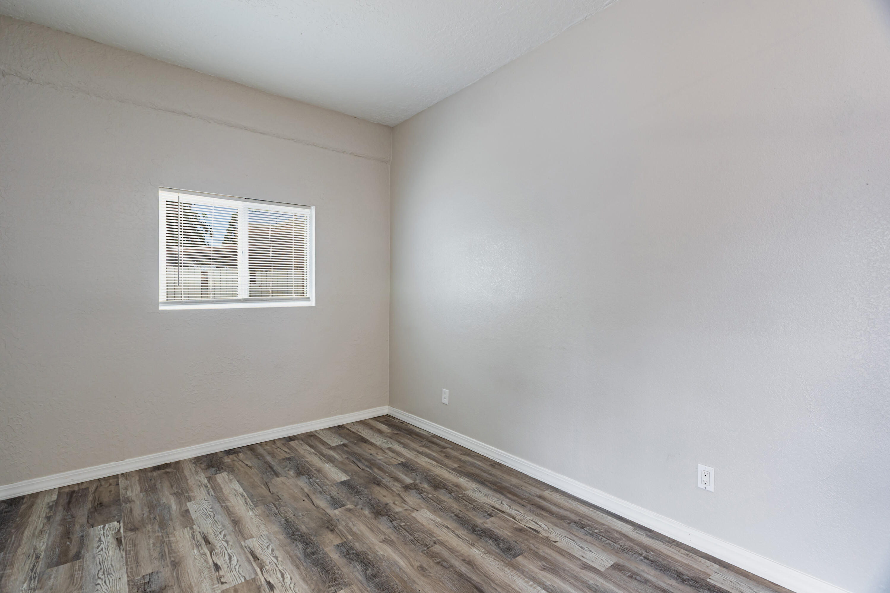 Photo 5 — 917 8th Street SW