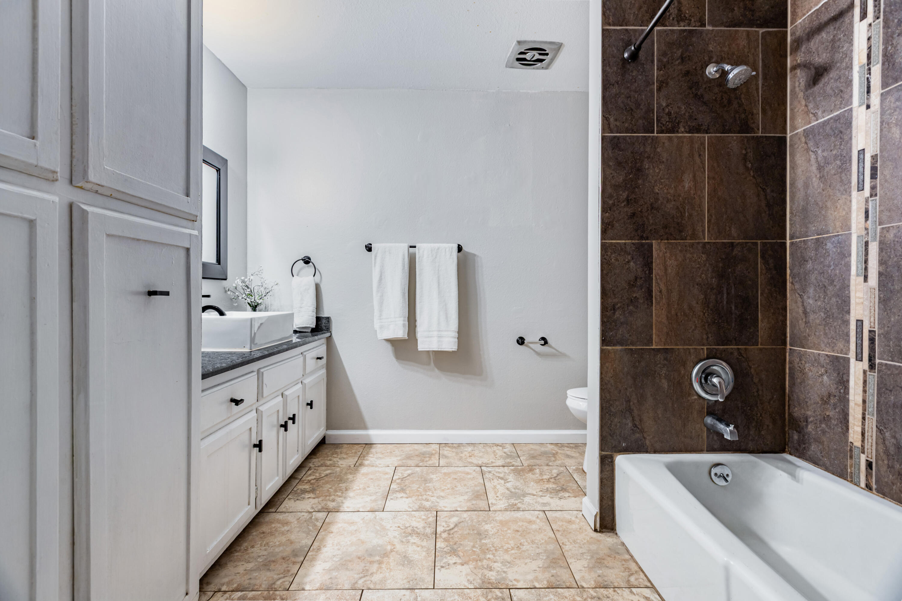Photo 9 — 917 8th Street SW
