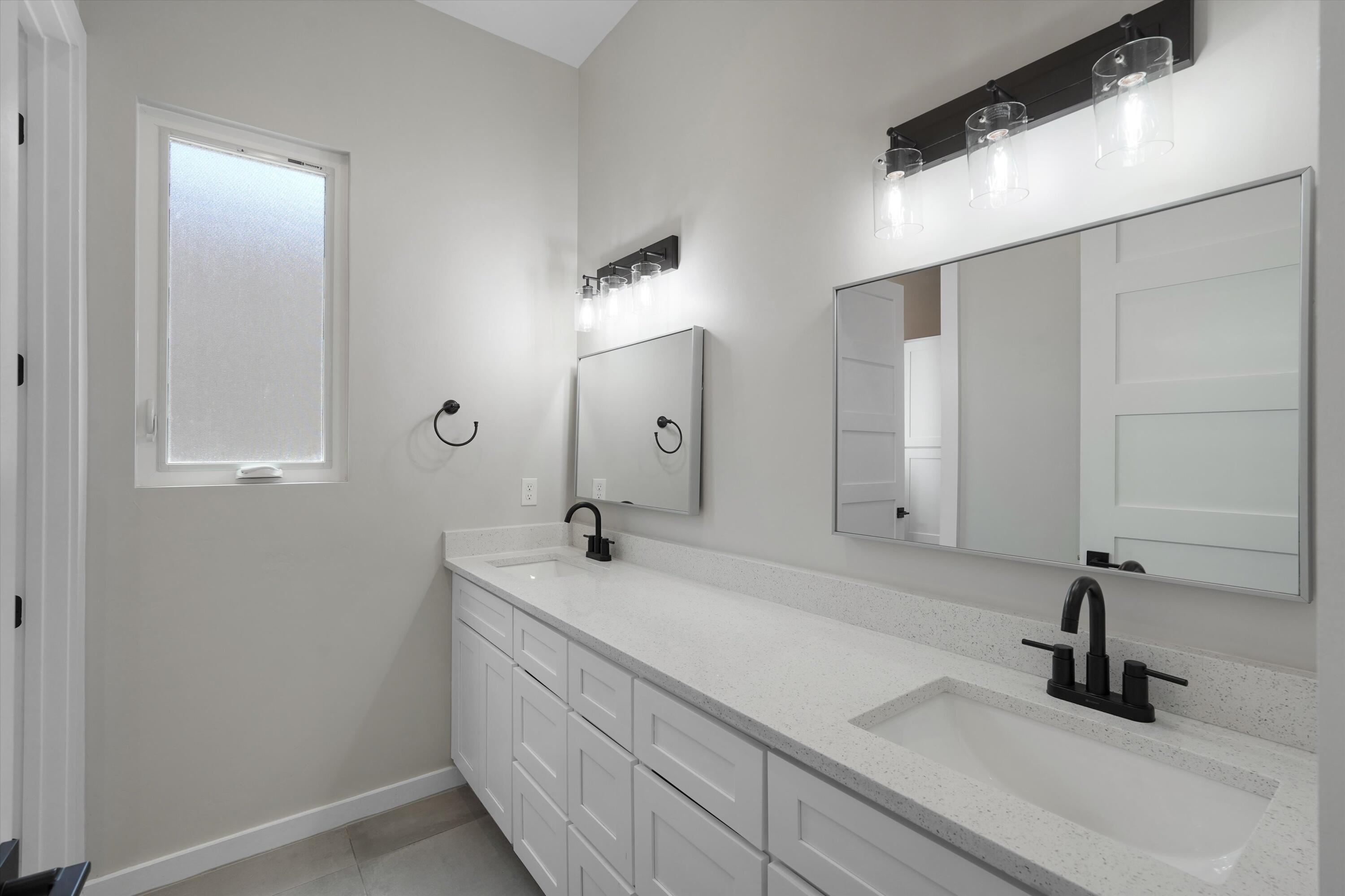 Photo 12 — 1702 Lark Drive NE