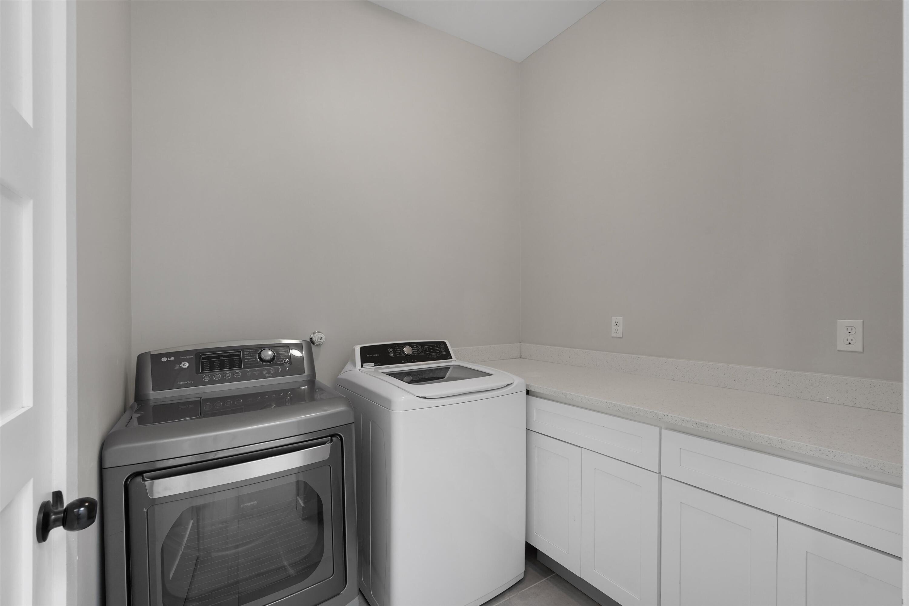 Photo 16 — 1702 Lark Drive NE