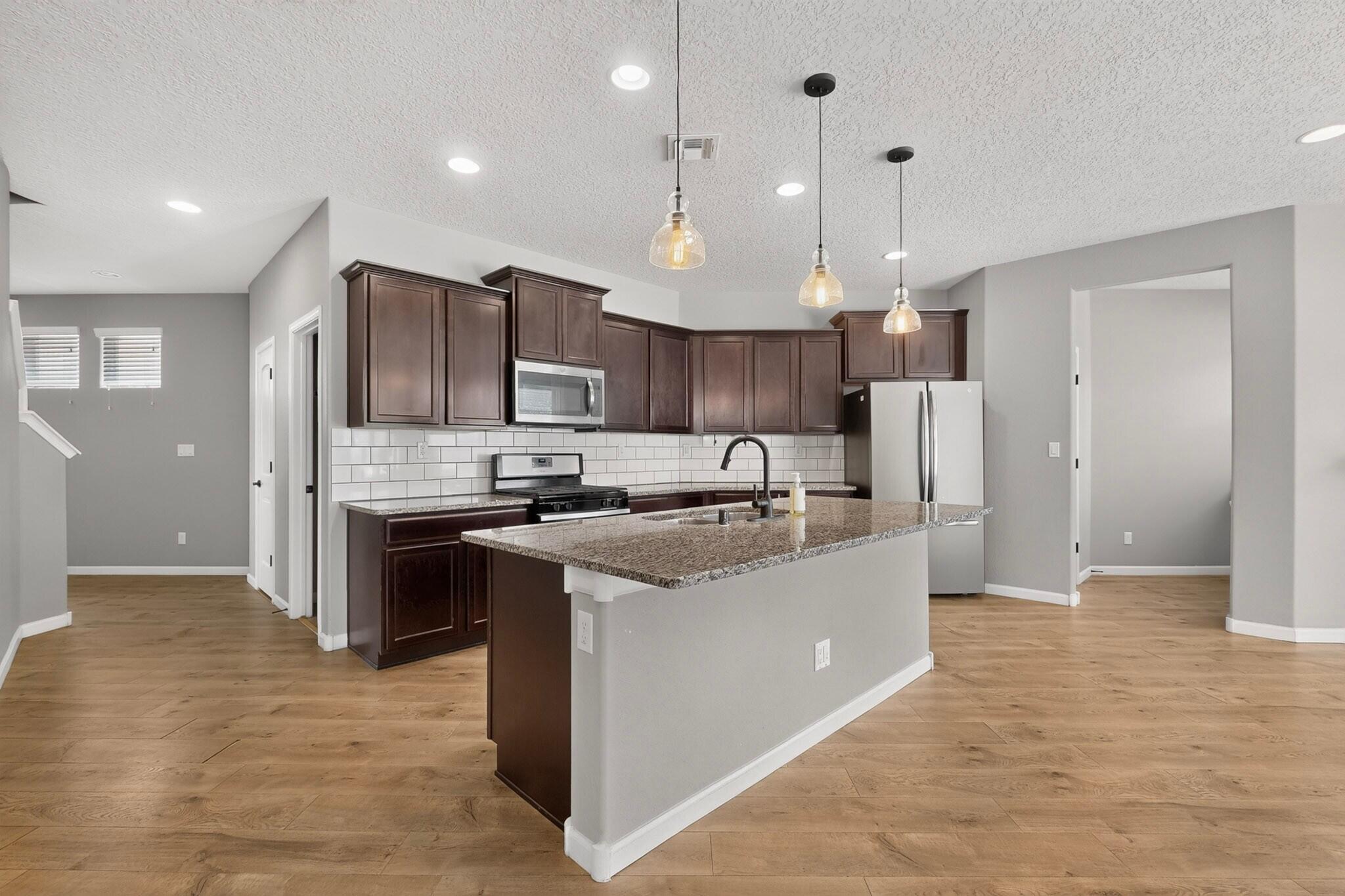 Photo 12 — 3525 Llano Vista Loop NE