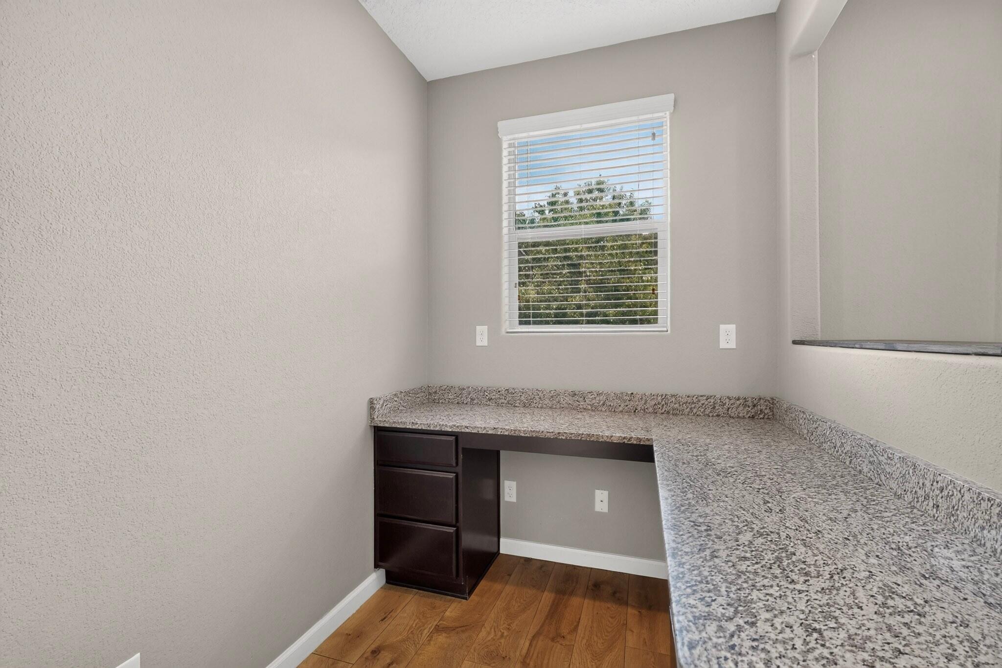 Photo 14 — 3525 Llano Vista Loop NE