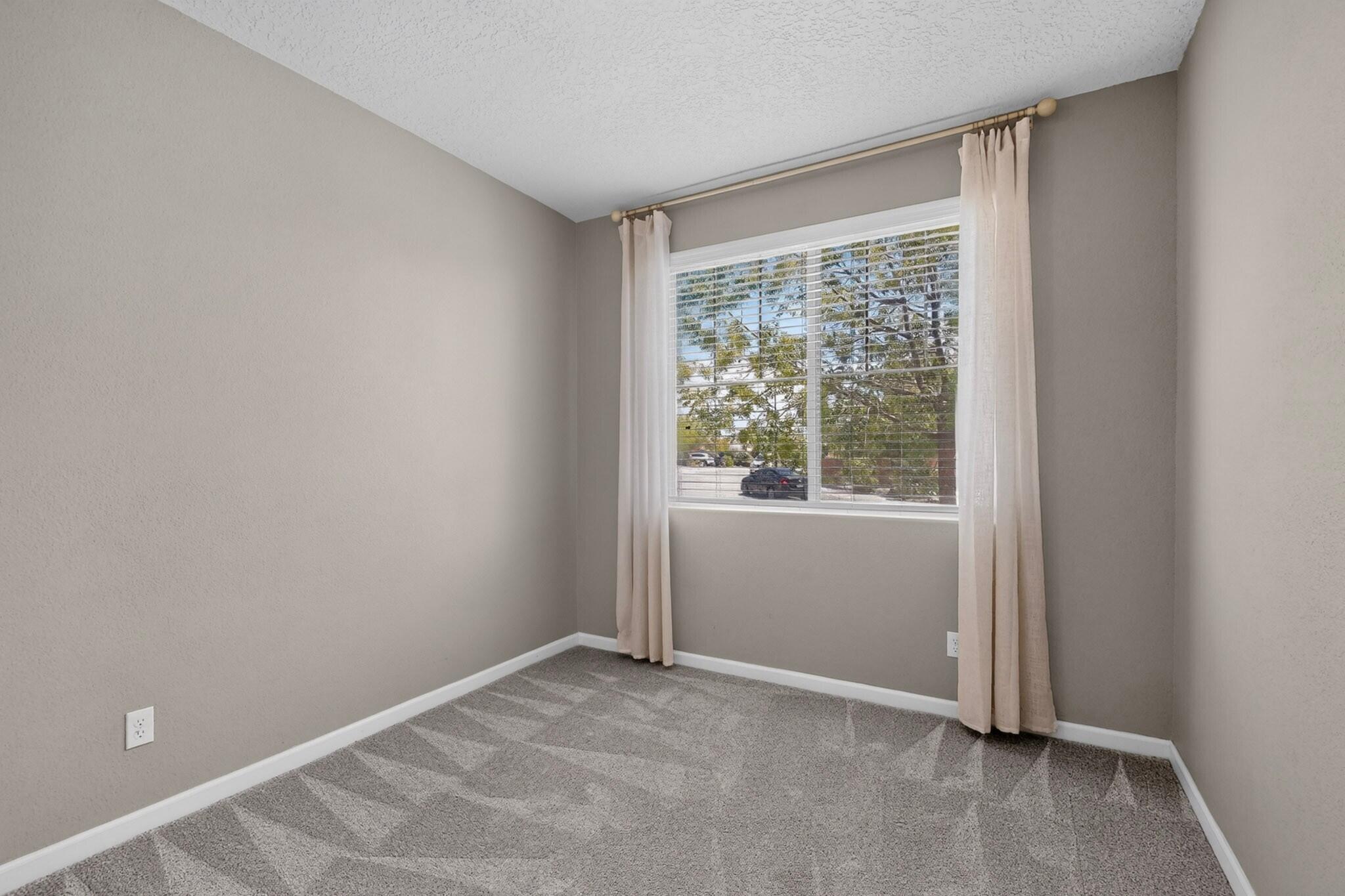 Photo 19 — 3525 Llano Vista Loop NE