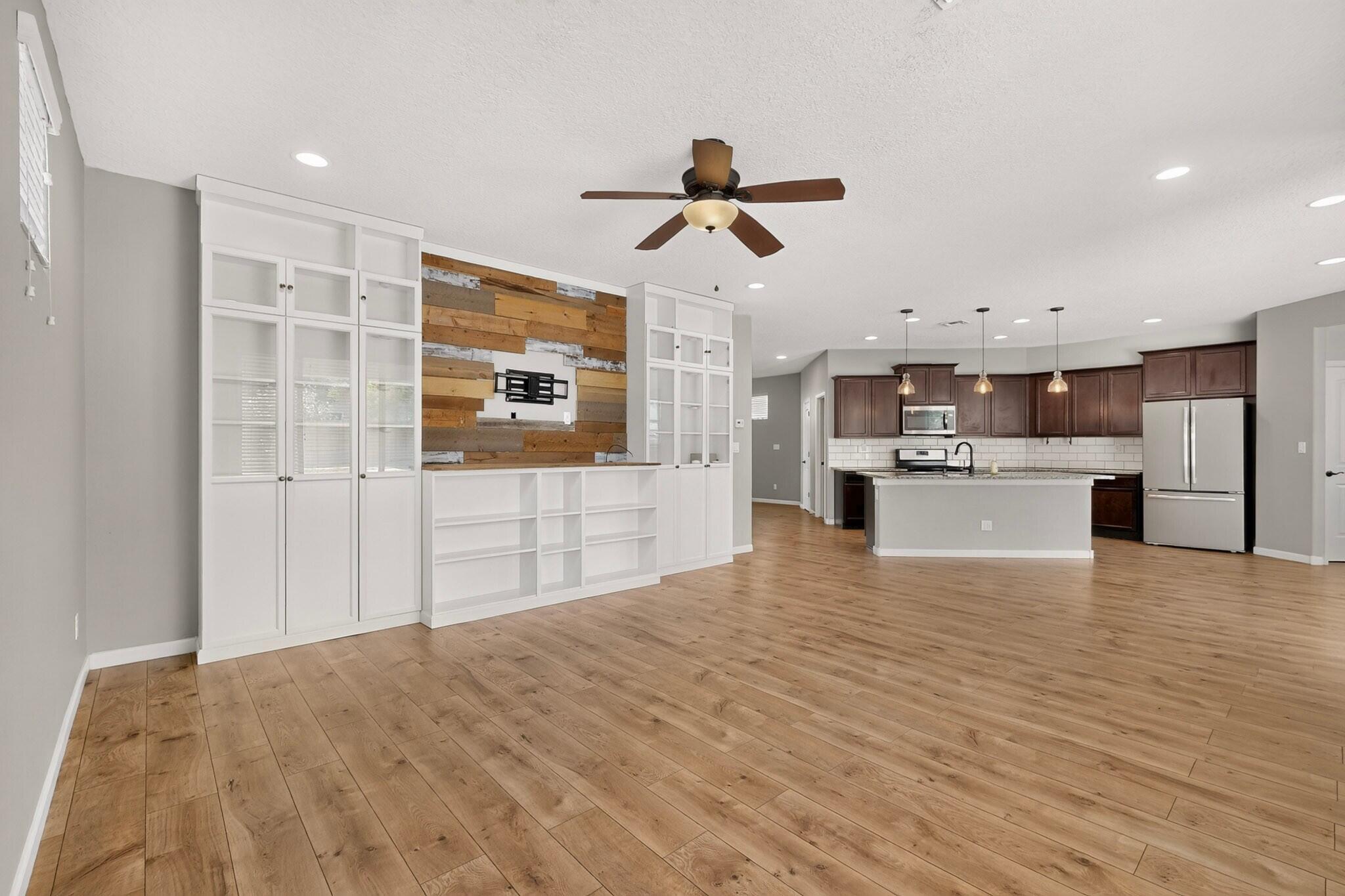 Photo 11 — 3525 Llano Vista Loop NE