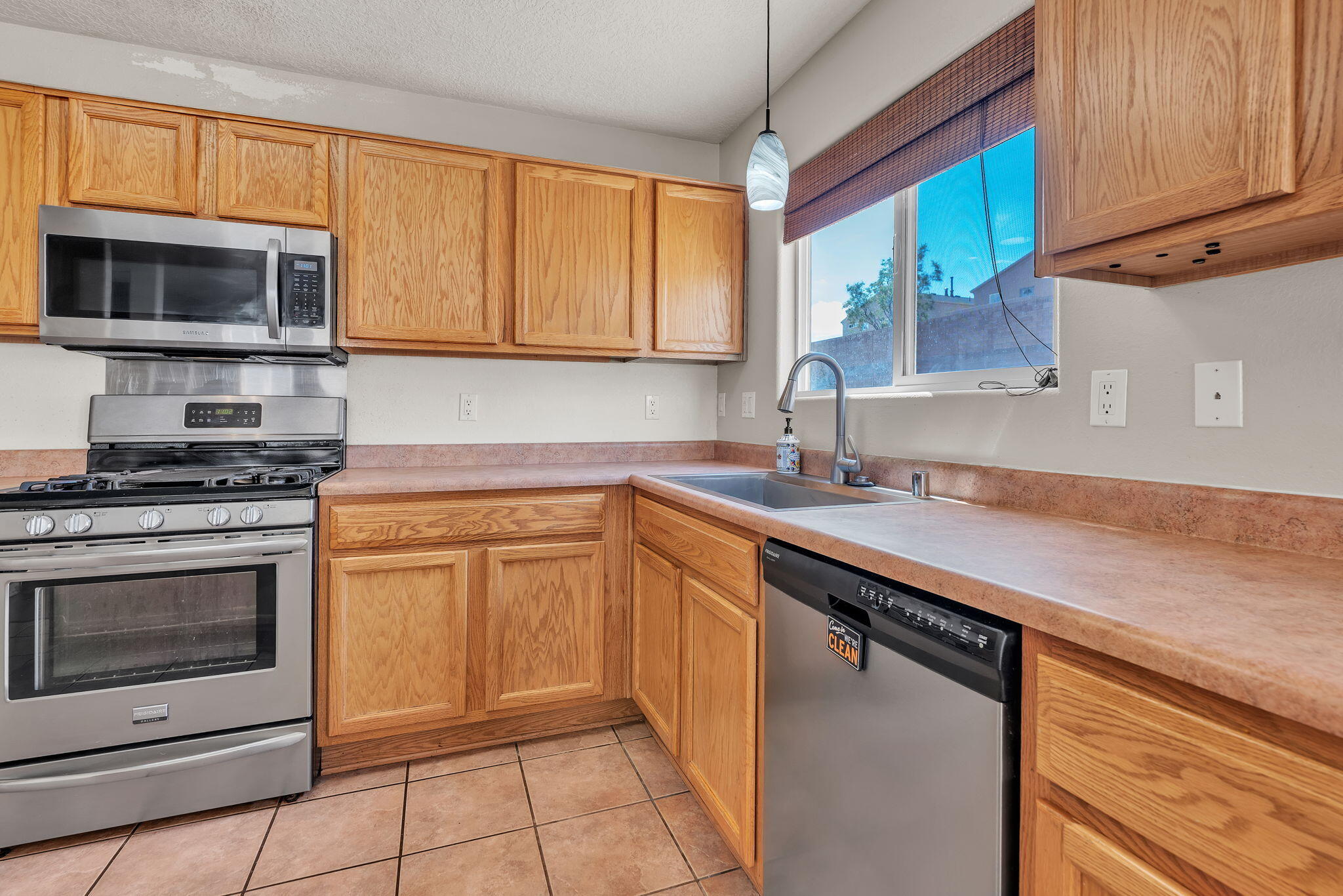 Photo 11 — 1852 Gallinas Road NE