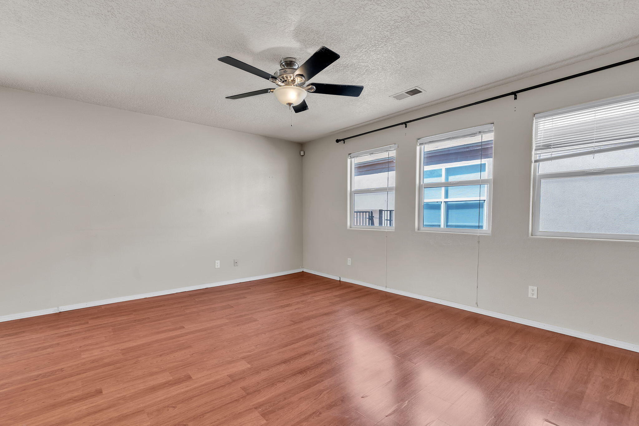 Photo 13 — 1852 Gallinas Road NE