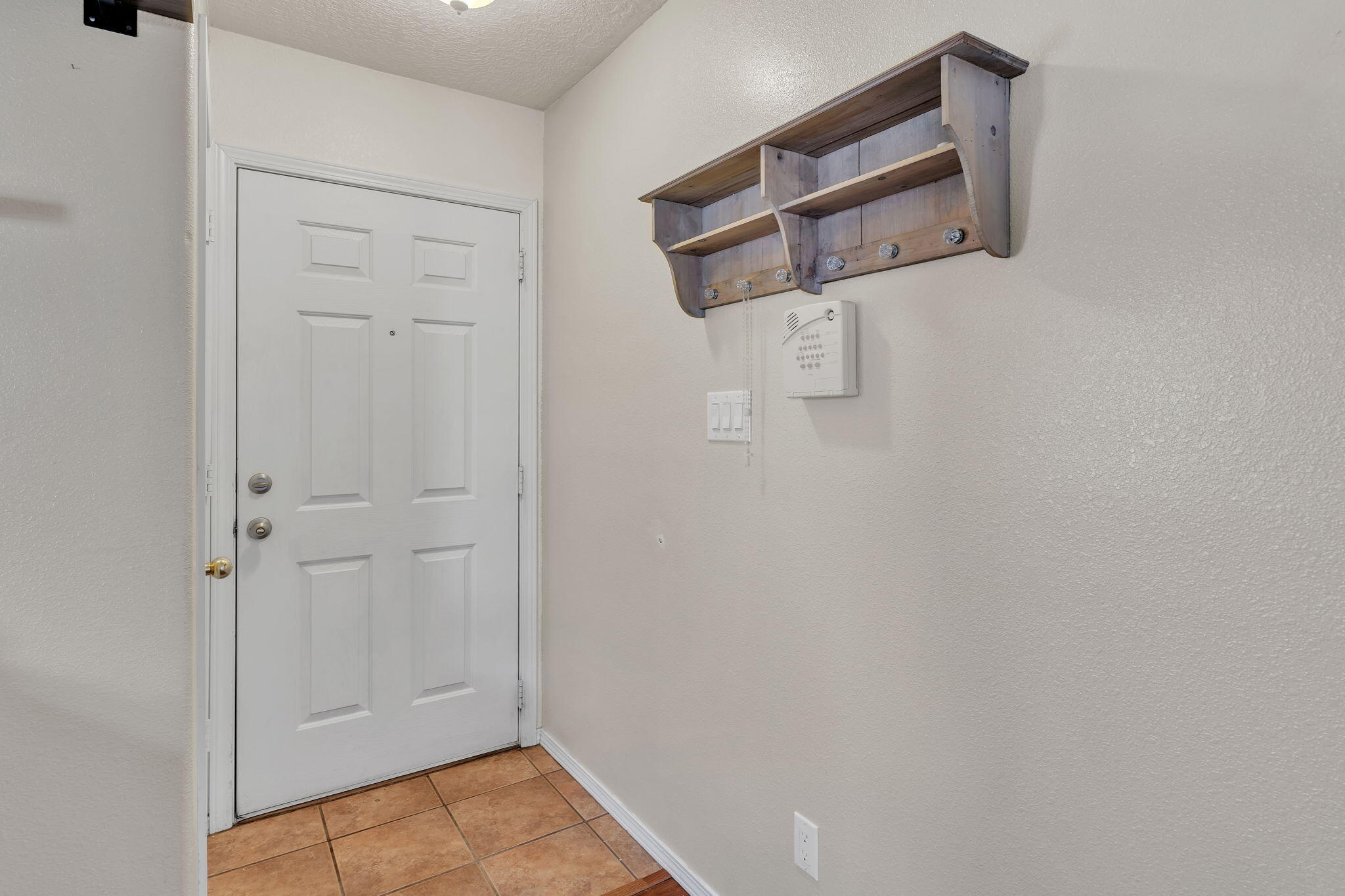 Photo 16 — 1852 Gallinas Road NE