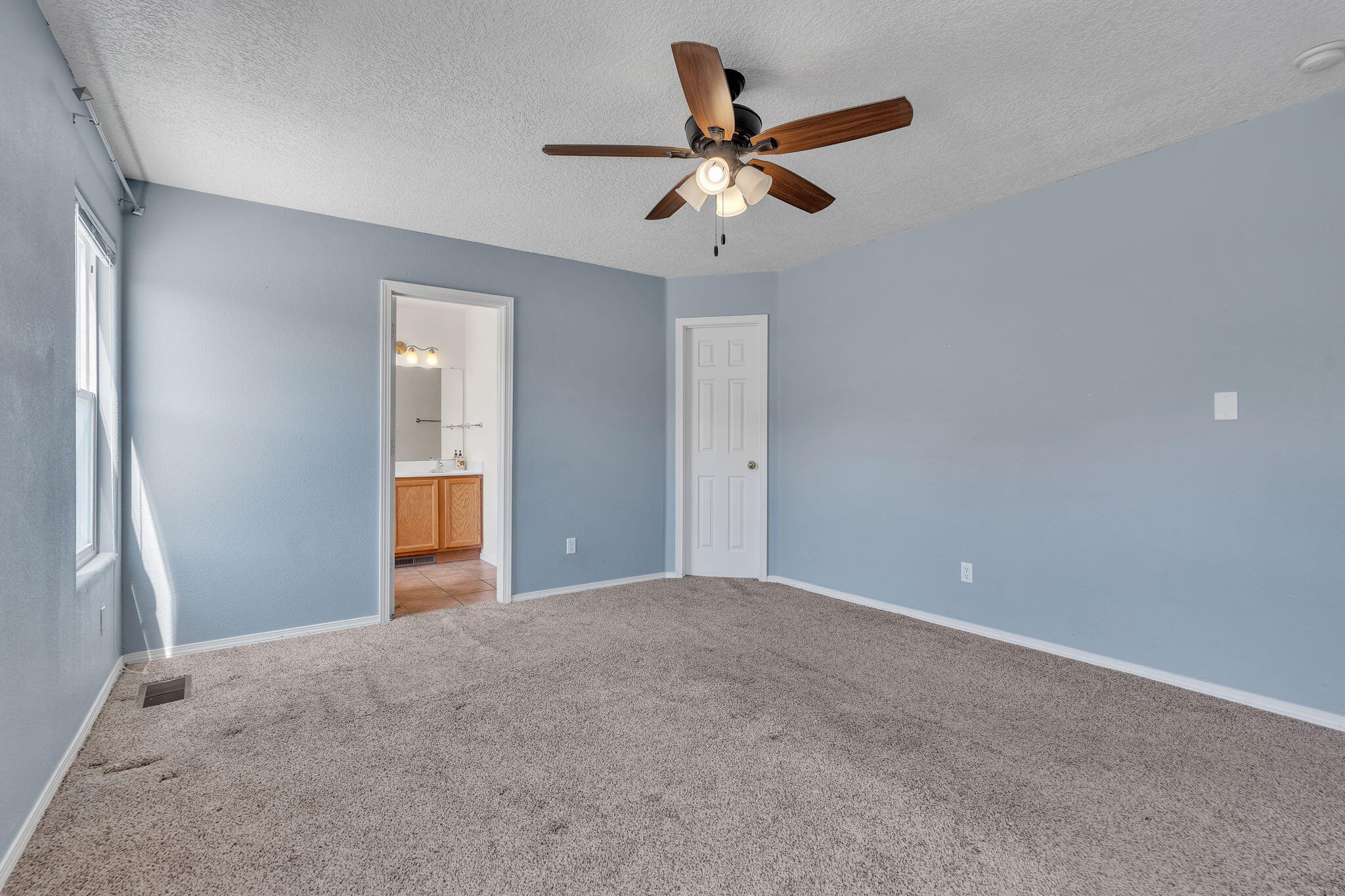 Photo 4 — 1852 Gallinas Road NE