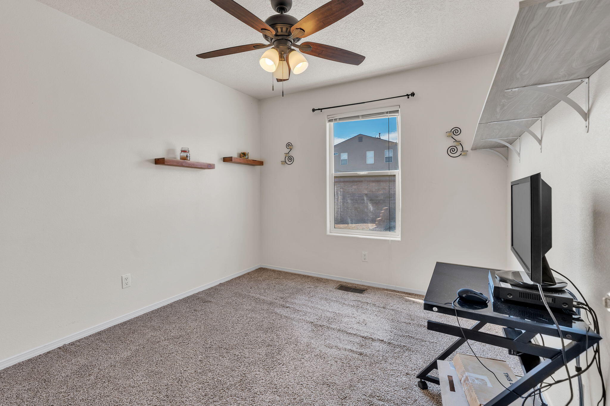 Photo 5 — 1852 Gallinas Road NE