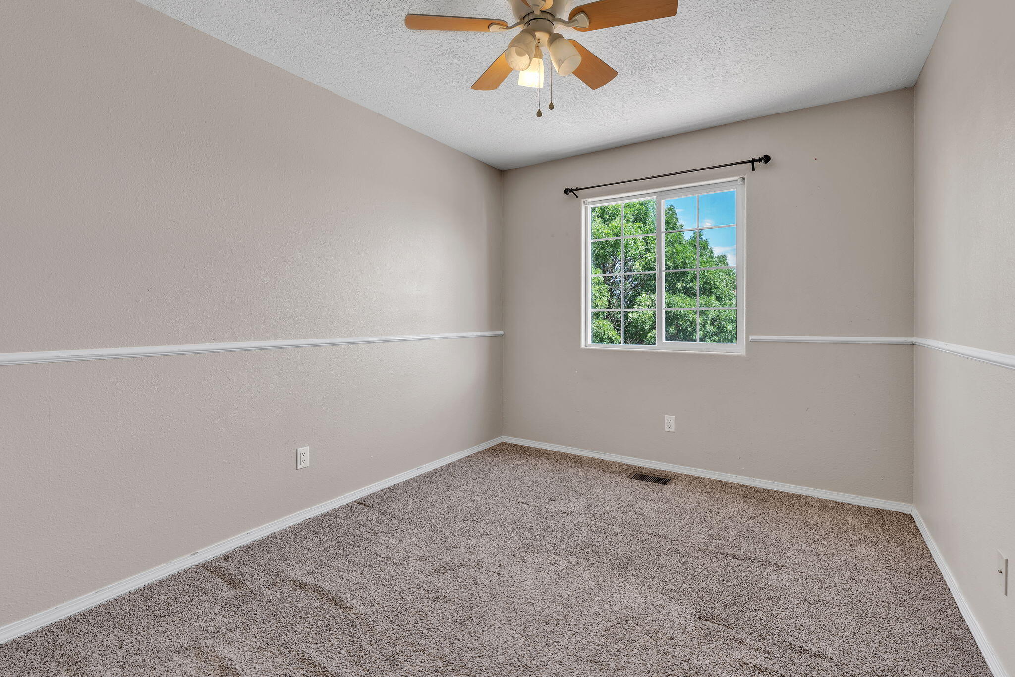 Photo 7 — 1852 Gallinas Road NE