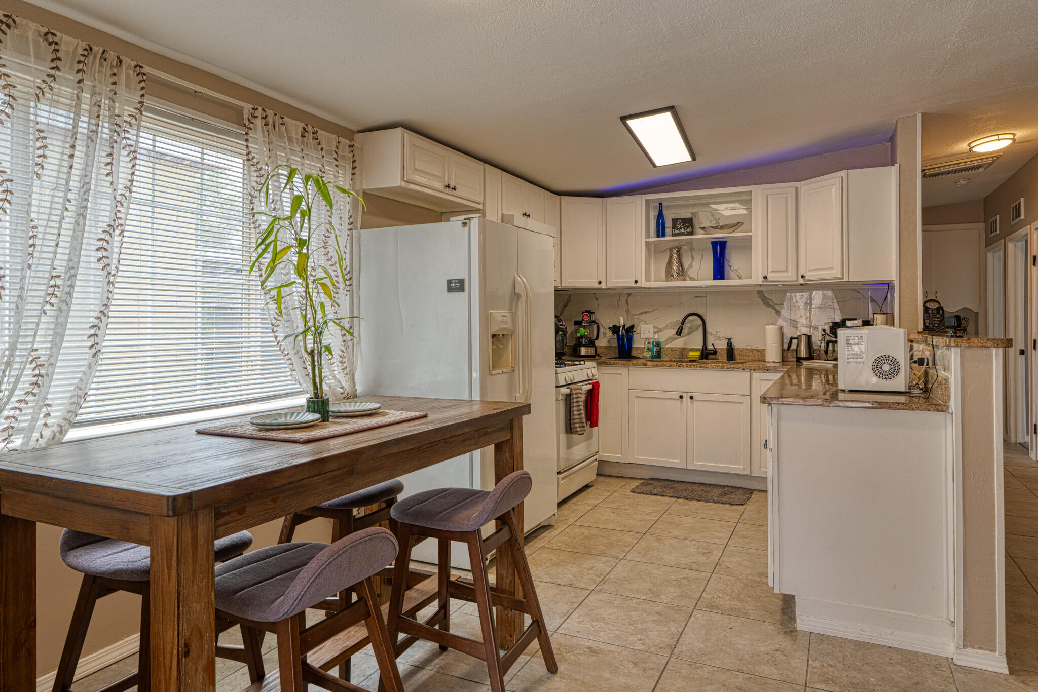 Photo 4 — 1844 Elizabeth Street NE
