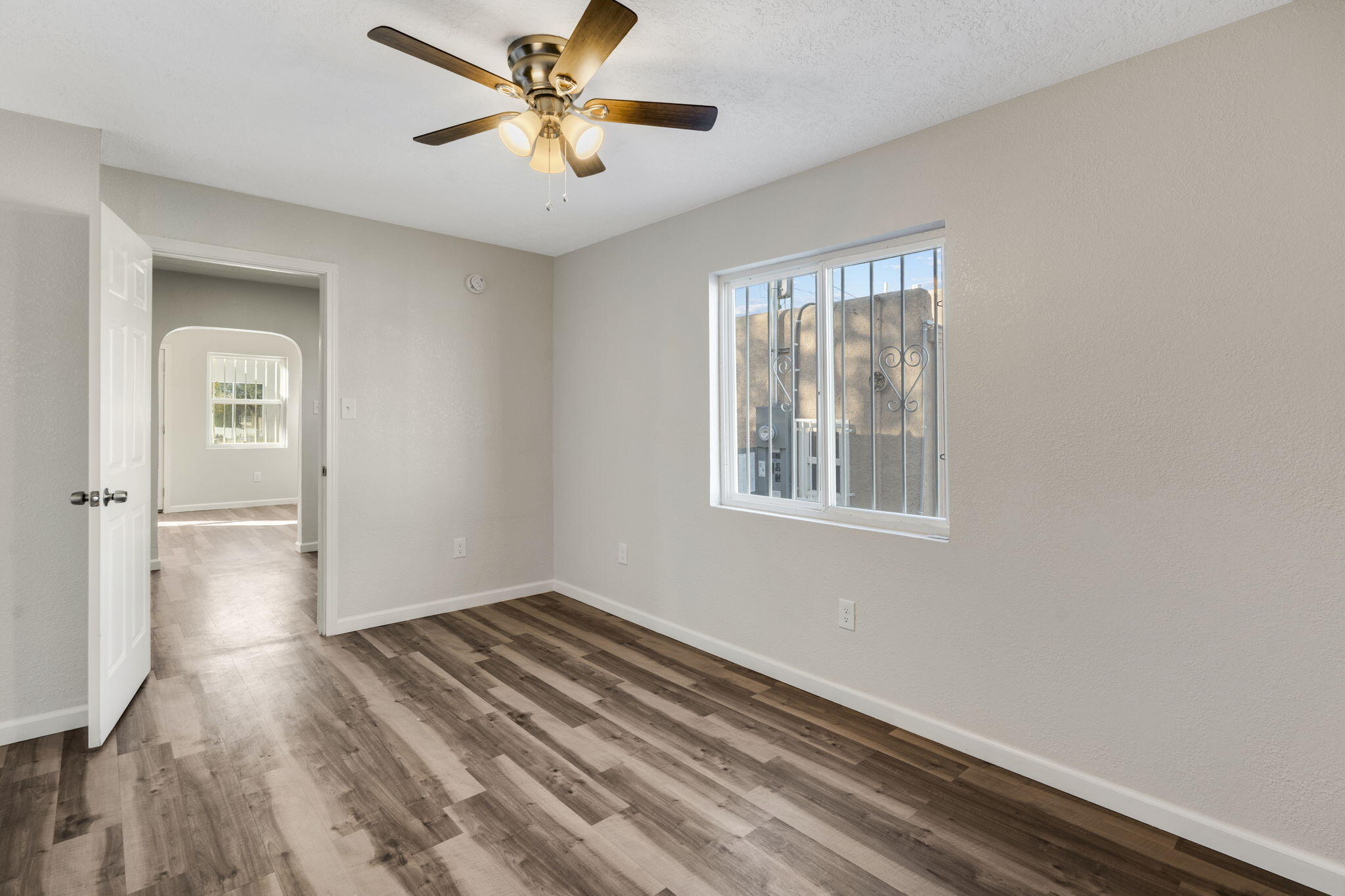 Photo 2 — 425 Fitzgerald Road NW