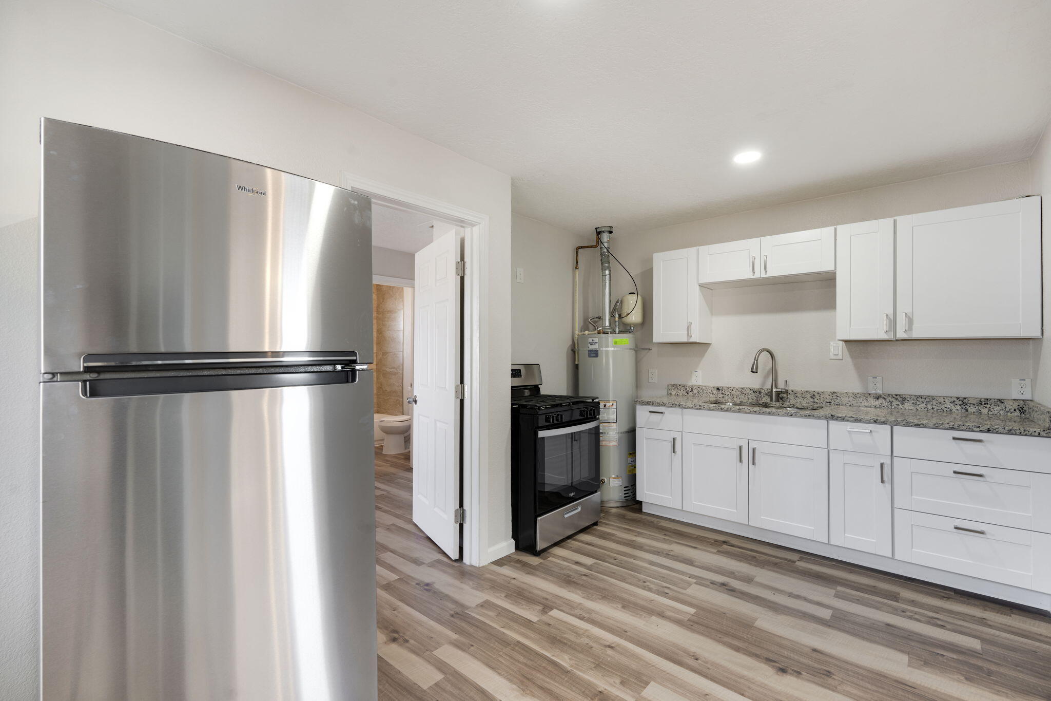 Photo 18 — 425 Fitzgerald Road NW
