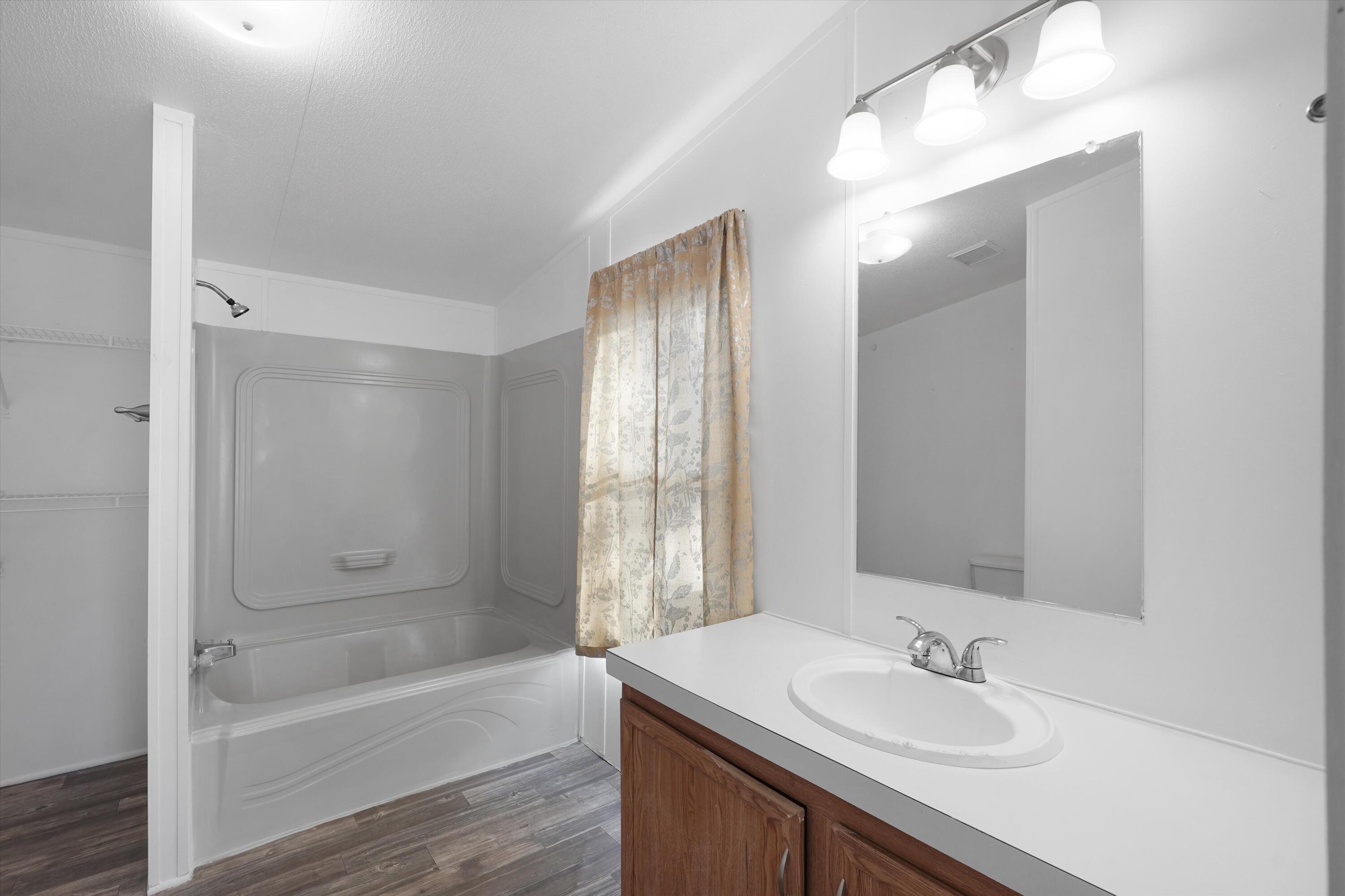 Photo 11 — 2106 Perry Road SW