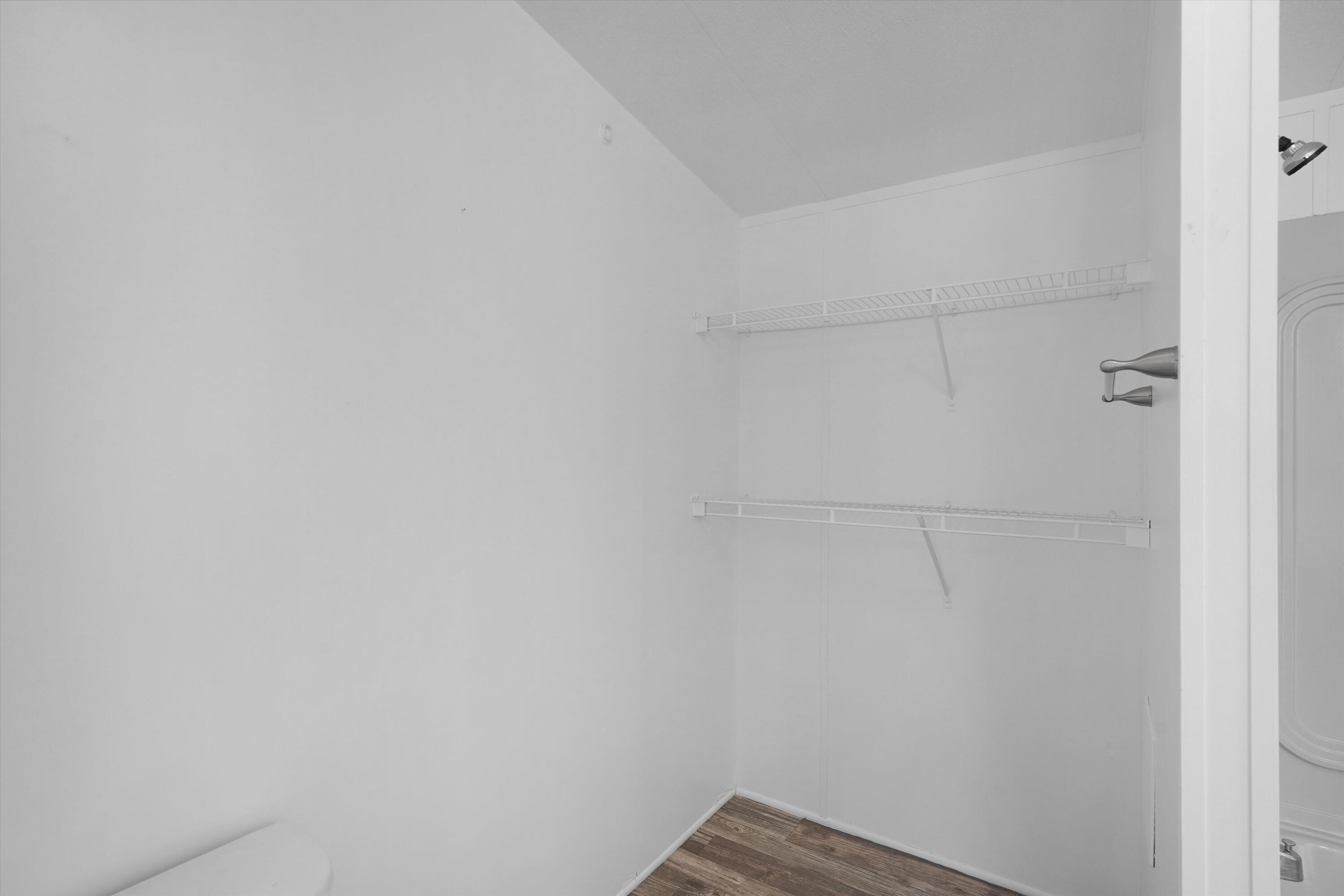 Photo 9 — 2106 Perry Road SW