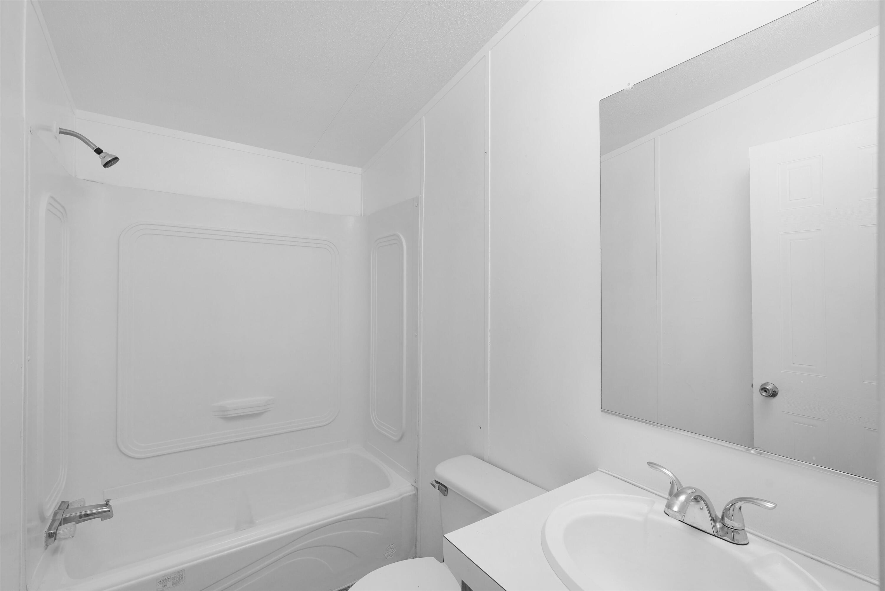 Photo 6 — 2106 Perry Road SW