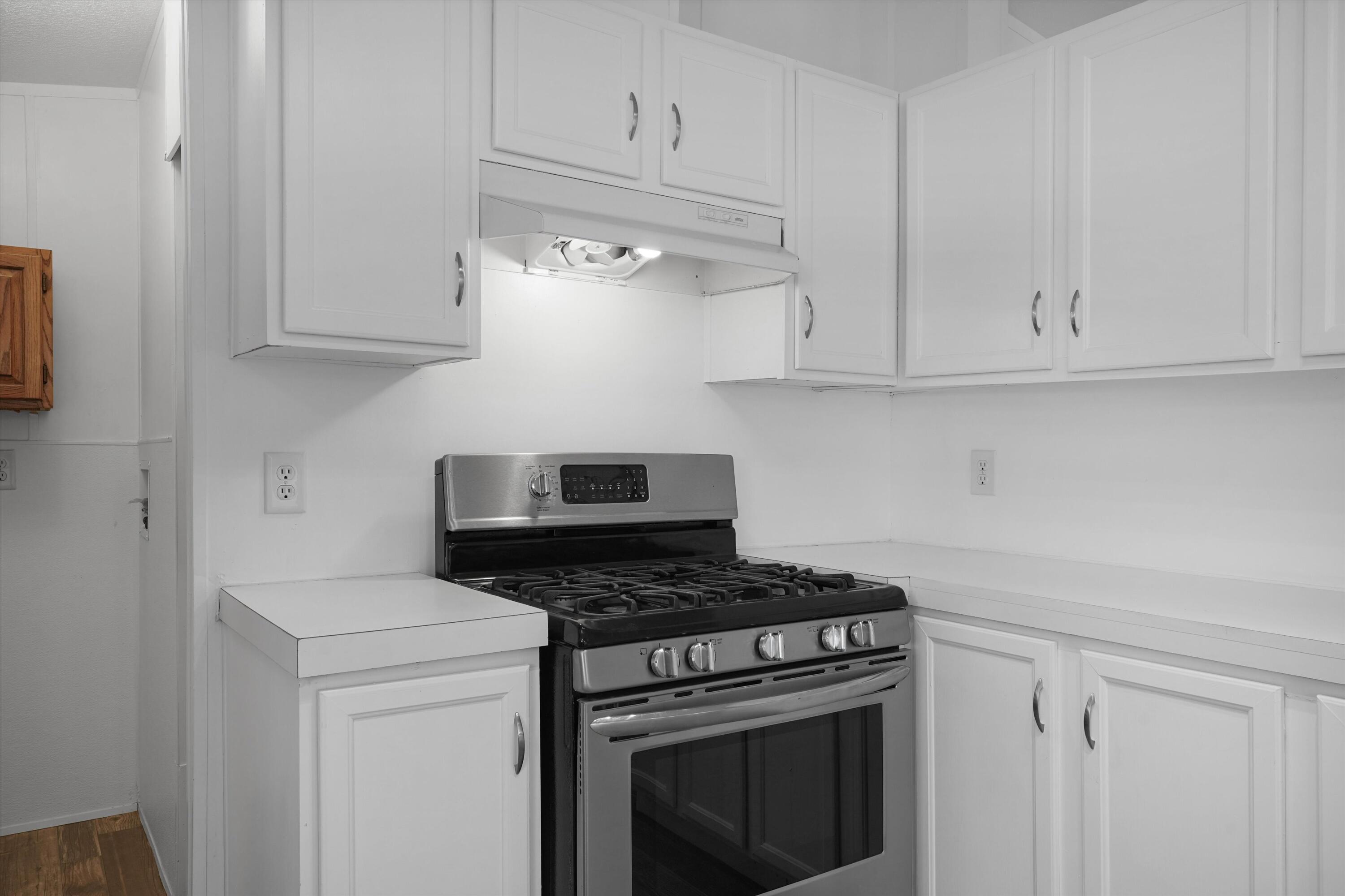 Photo 19 — 2106 Perry Road SW