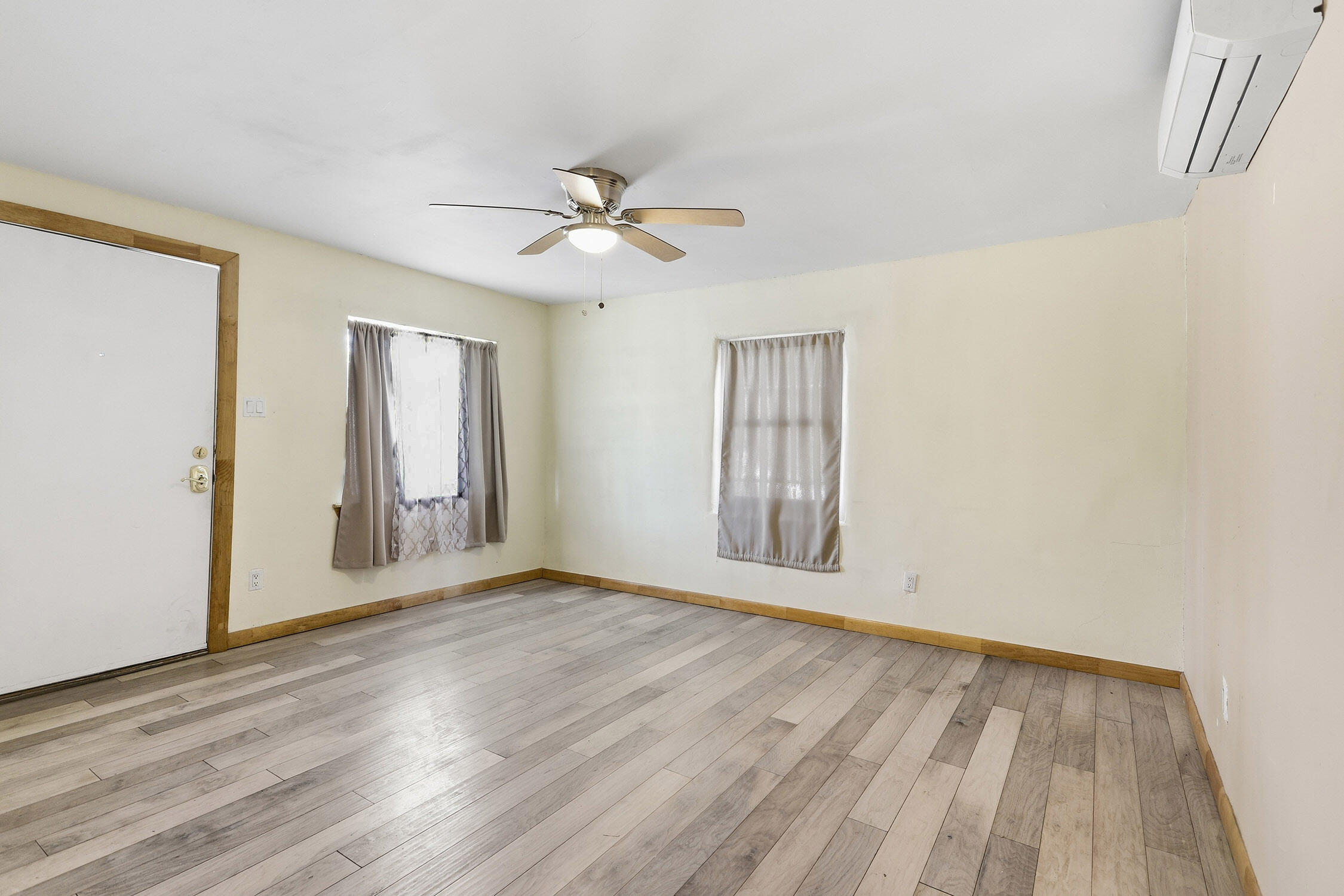 Photo 3 — 515 Marble Avenue NE
