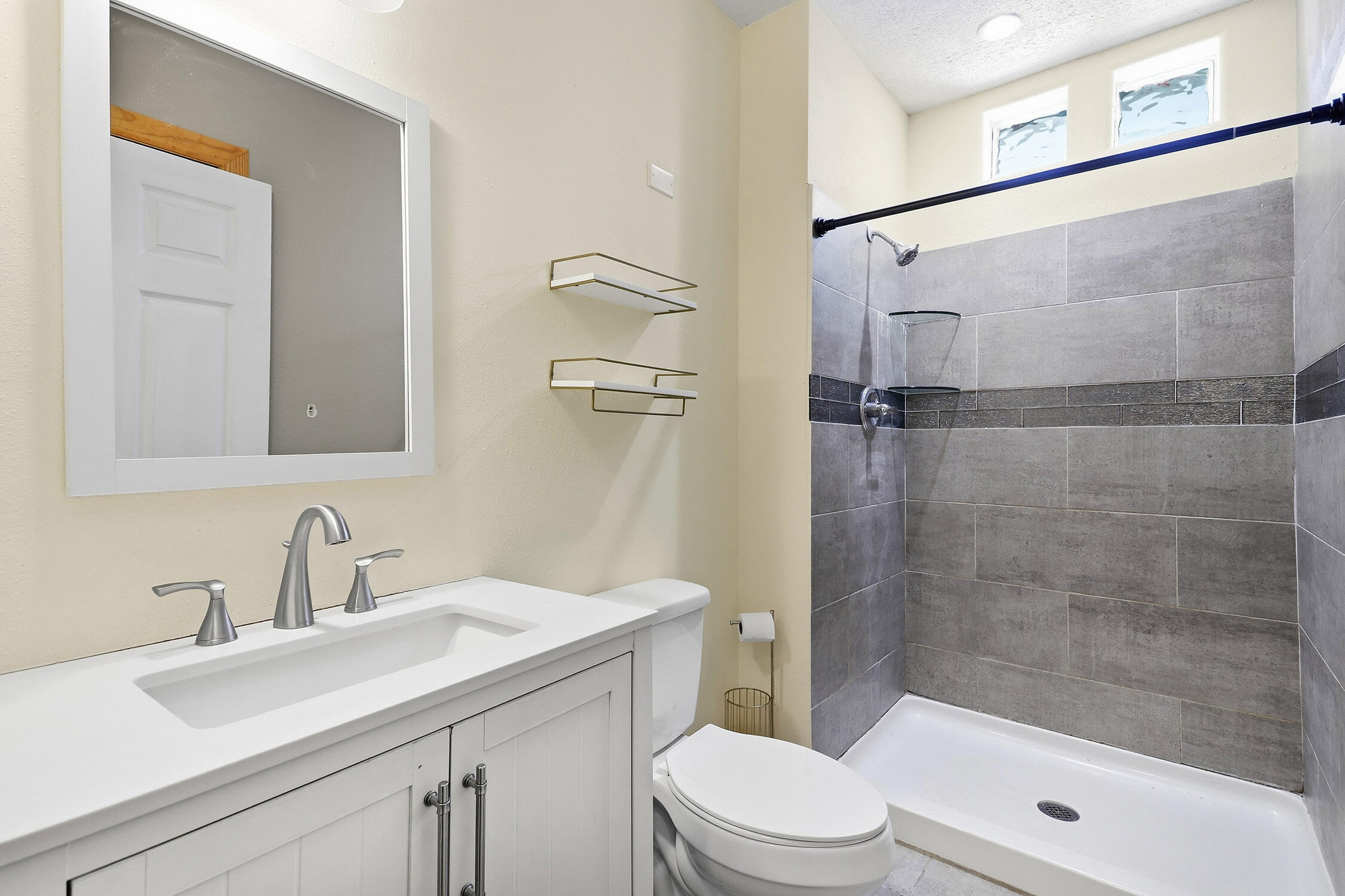 Photo 6 — 515 Marble Avenue NE