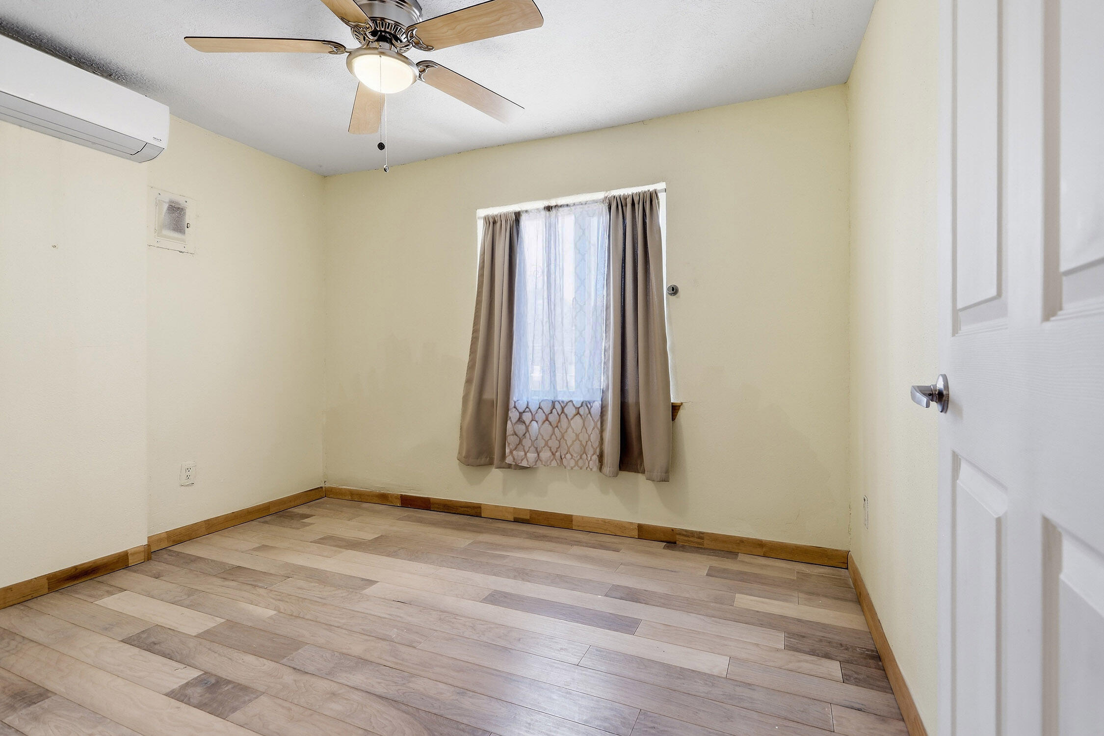 Photo 12 — 515 Marble Avenue NE