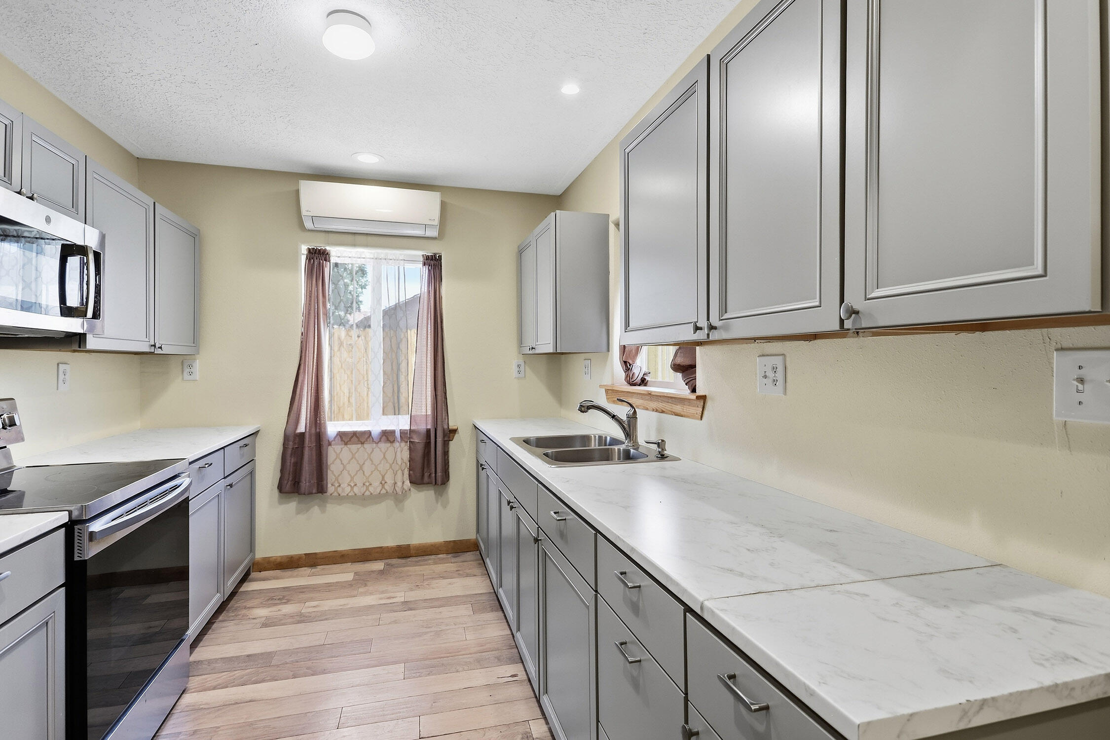 Photo 10 — 515 Marble Avenue NE
