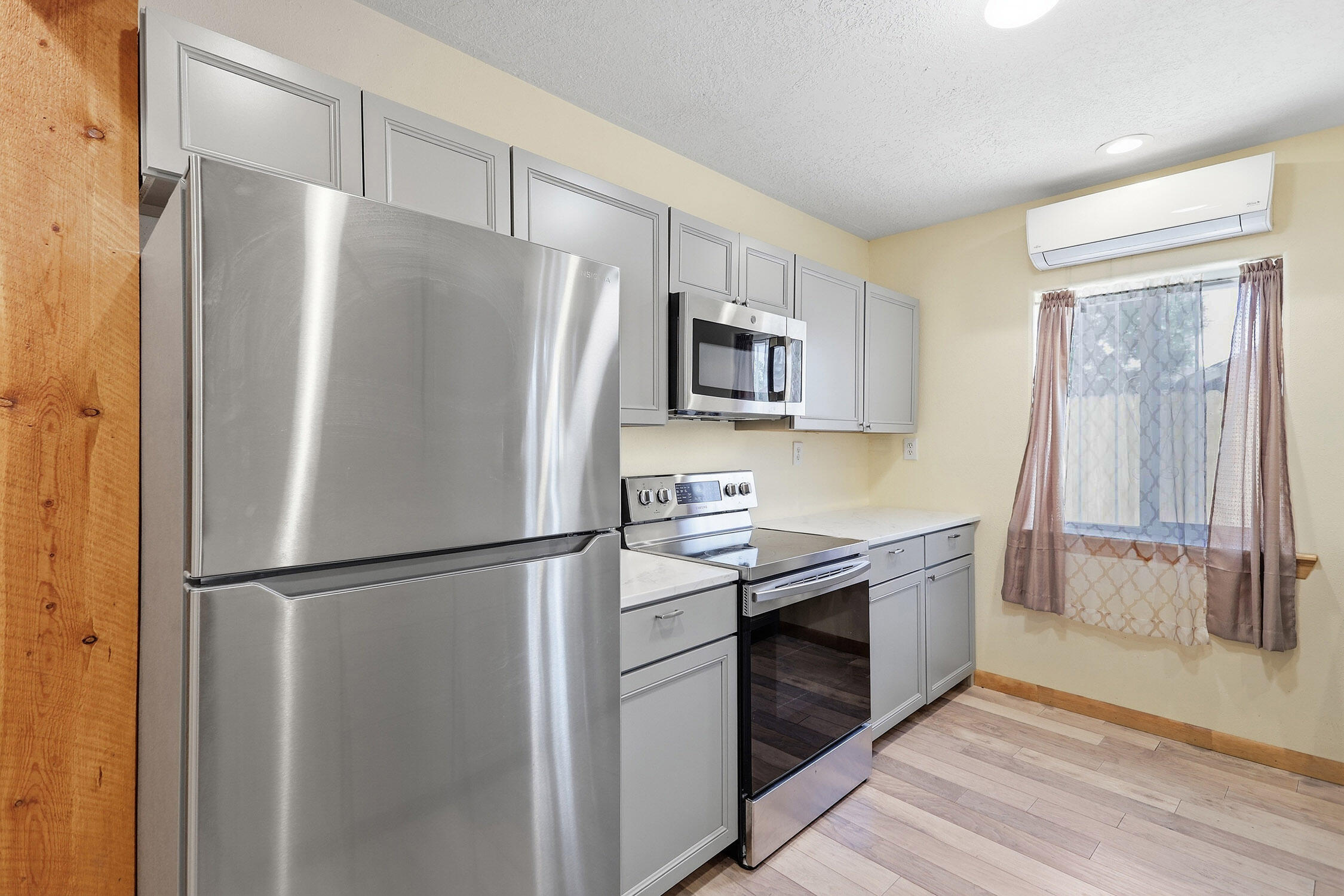 Photo 9 — 515 Marble Avenue NE