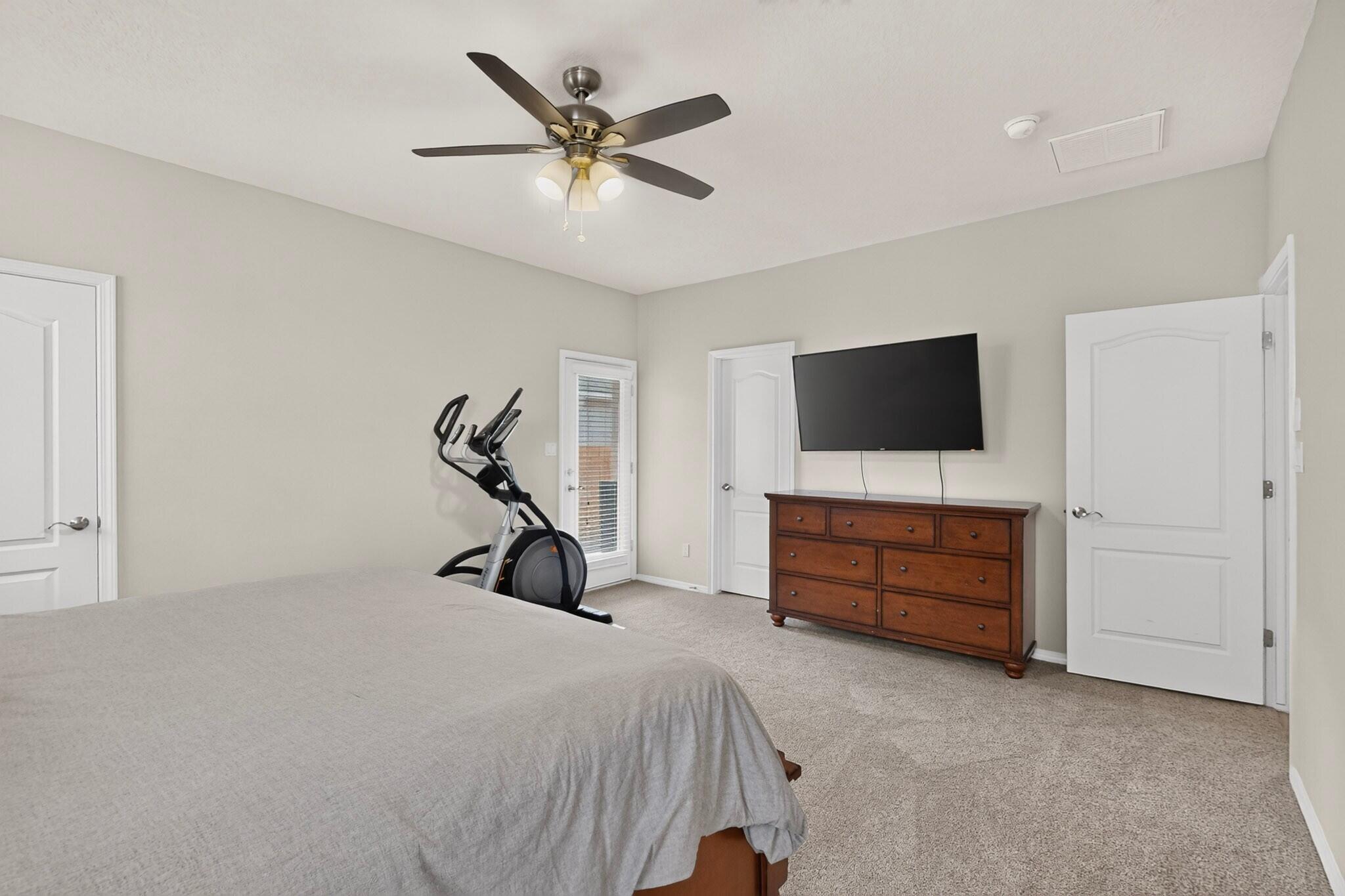 Photo 18 — 5815 Mafraq Avenue NW