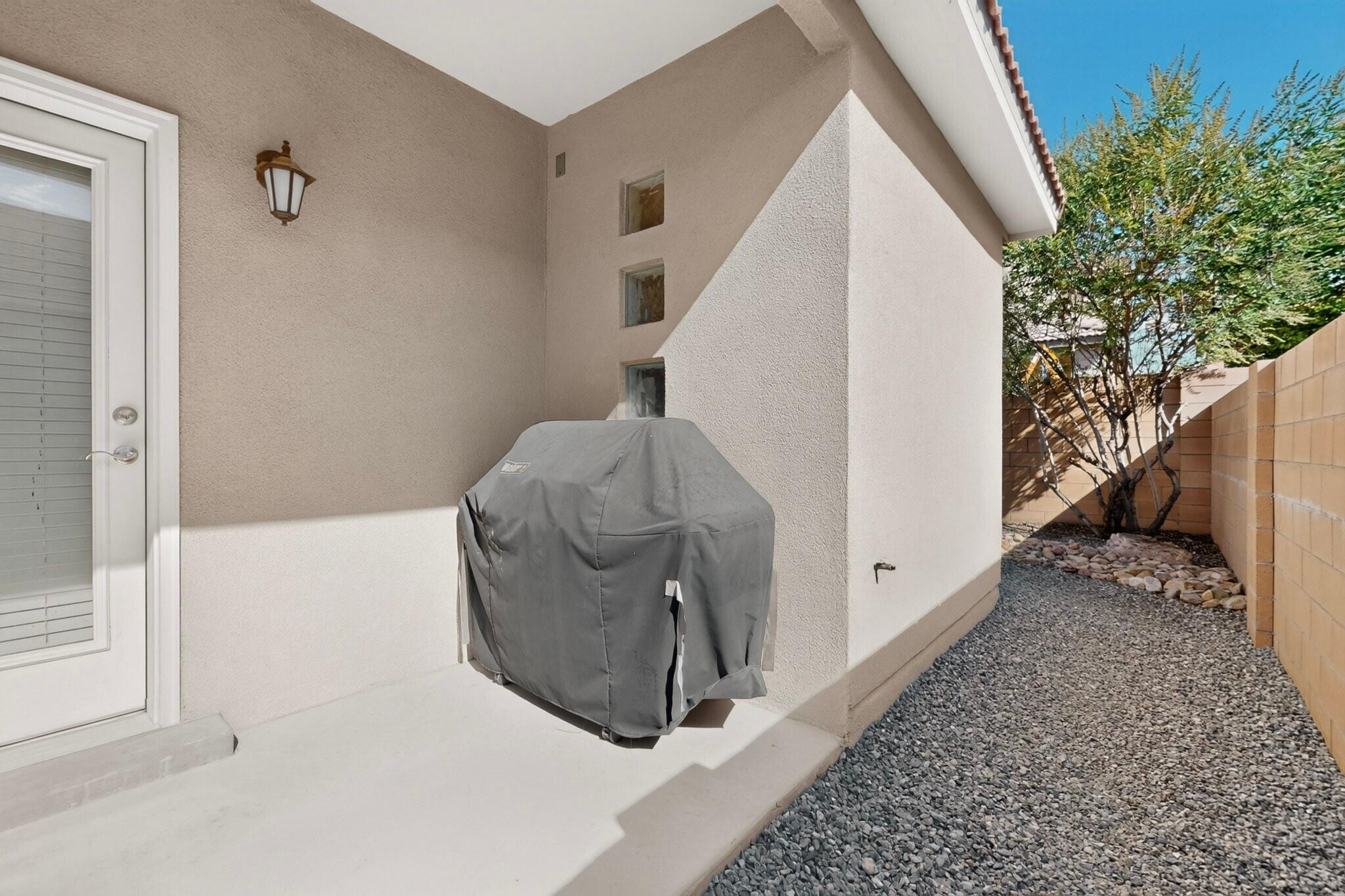 Photo 5 — 5815 Mafraq Avenue NW