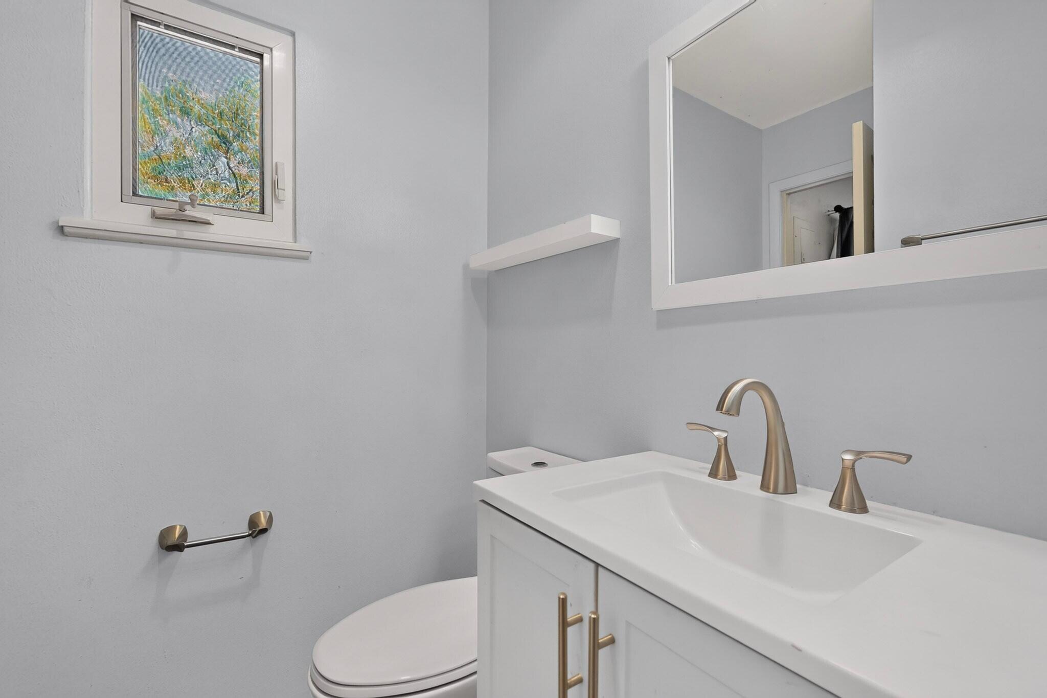 Photo 18 — 1405 Betts Street NE