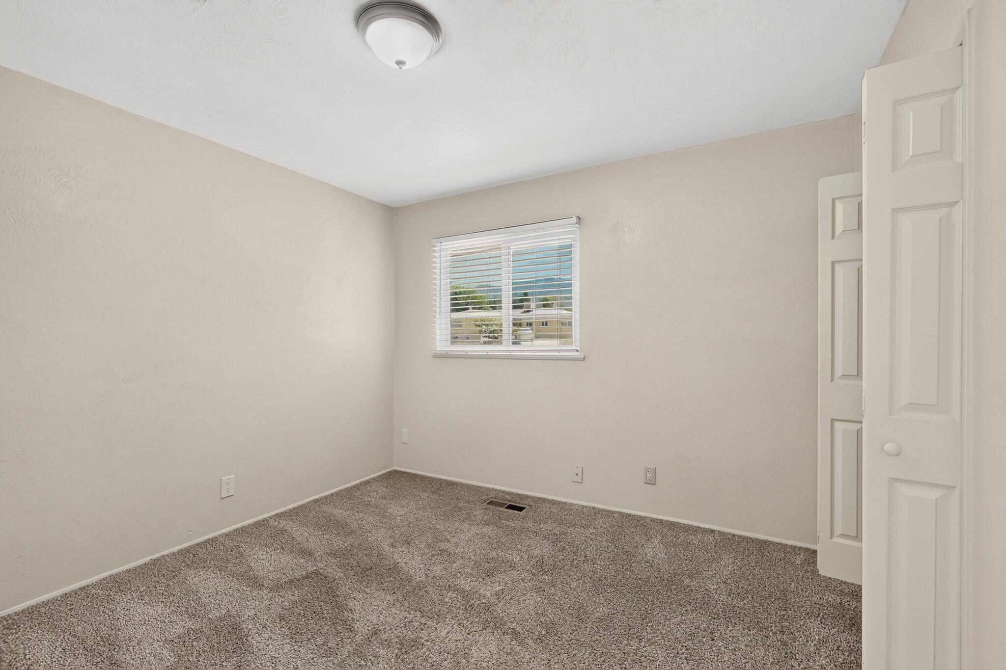 Photo 13 — 1405 Betts Street NE
