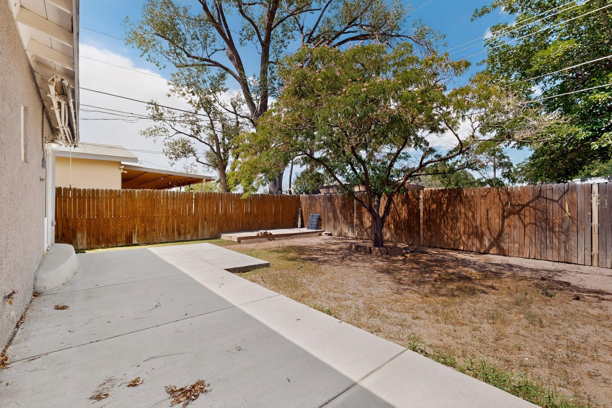 Photo 3 — 1405 Betts Street NE