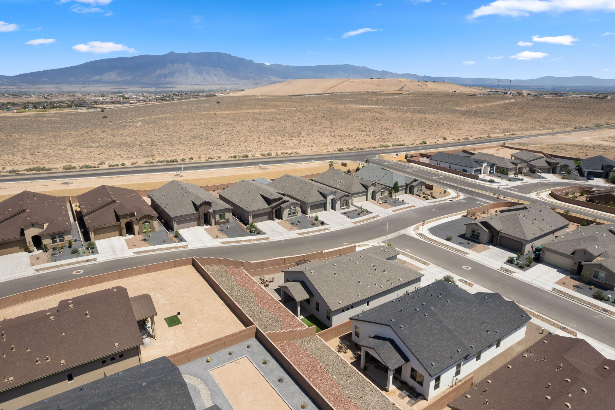 Photo 4 — 2901 Tierra Del Sol Avenue NE